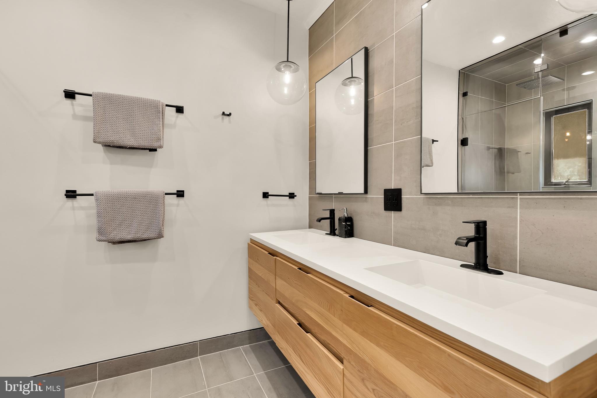 CRESTWOOD - Residential