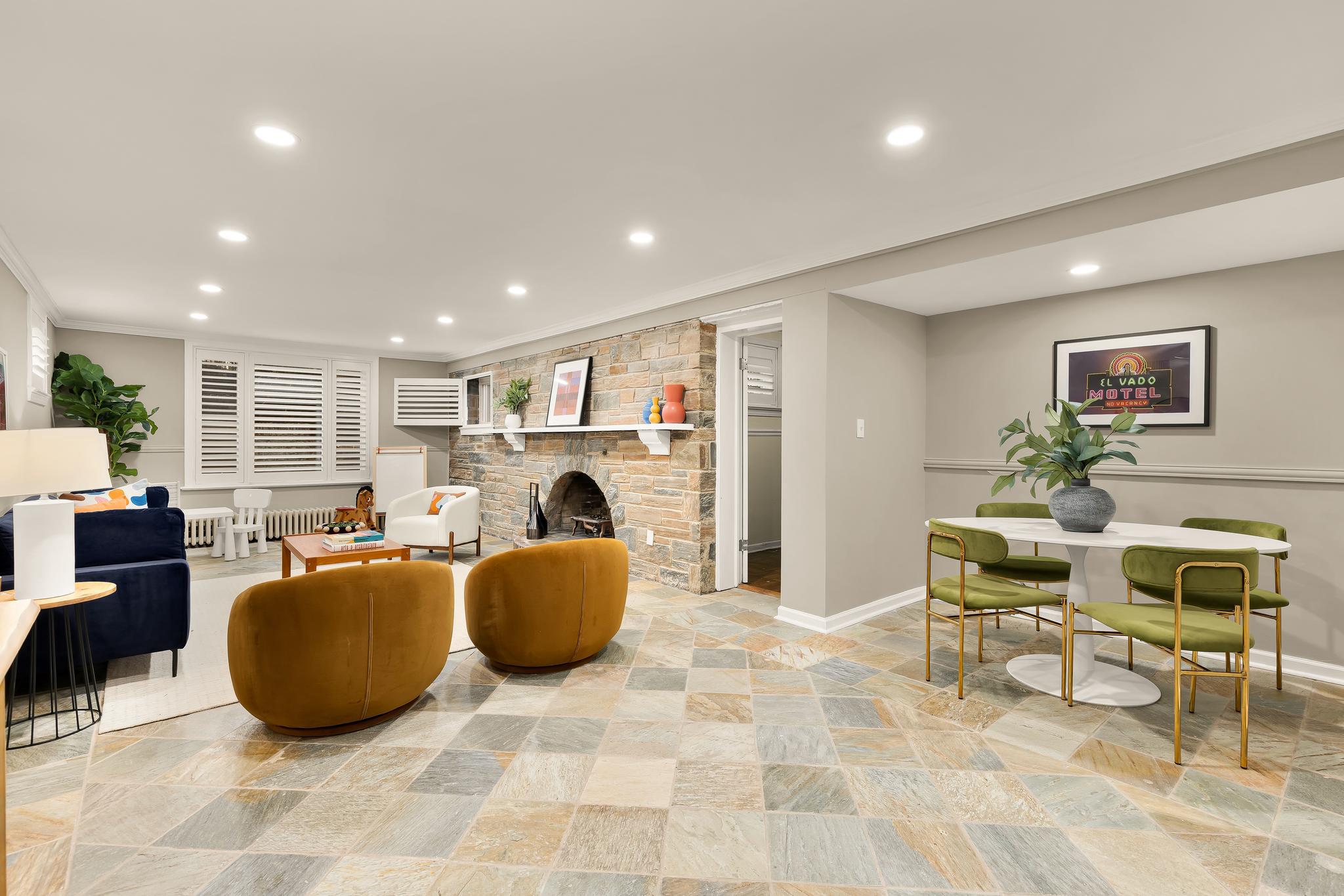 CRESTWOOD - Residential