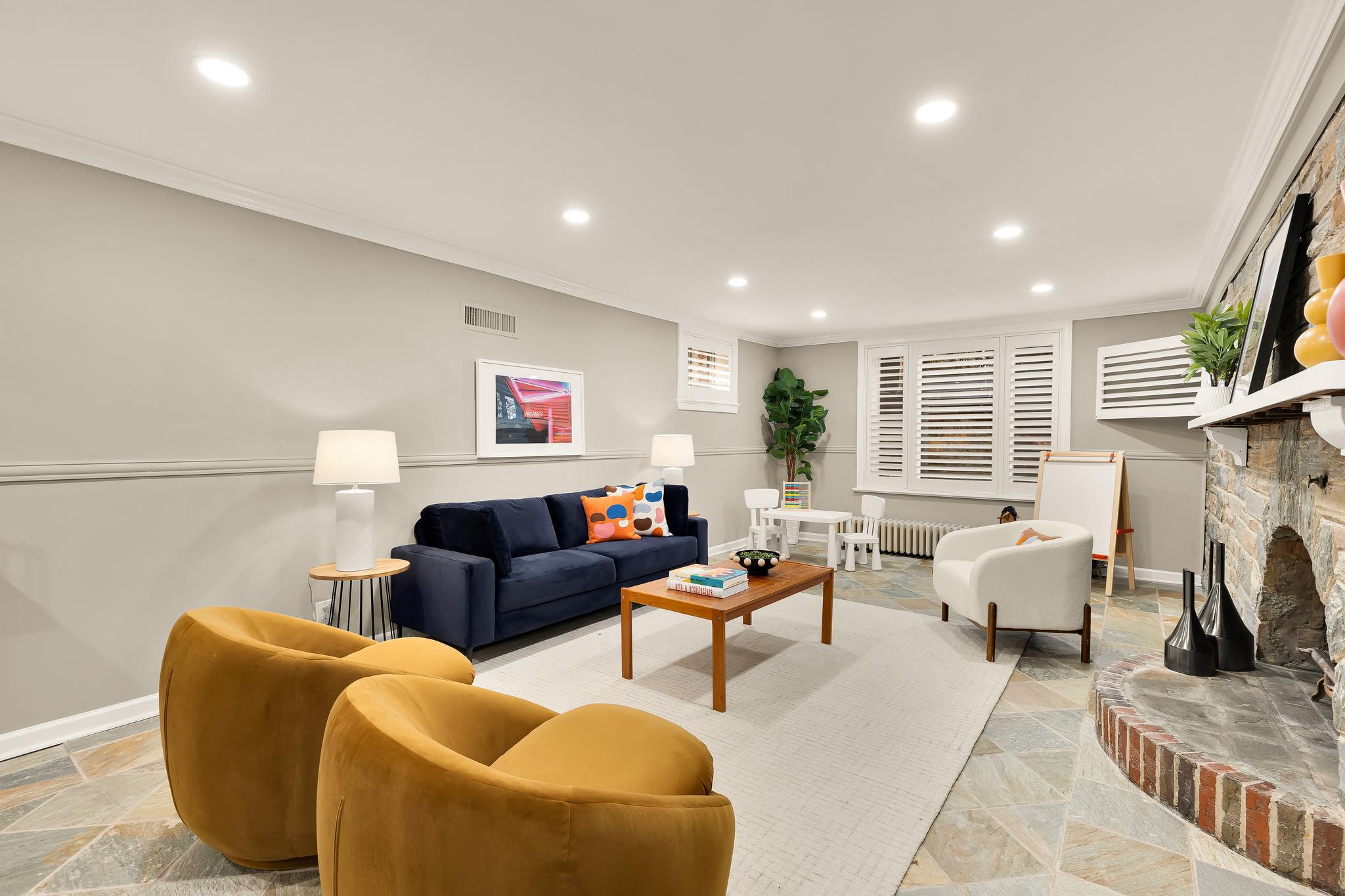 CRESTWOOD - Residential