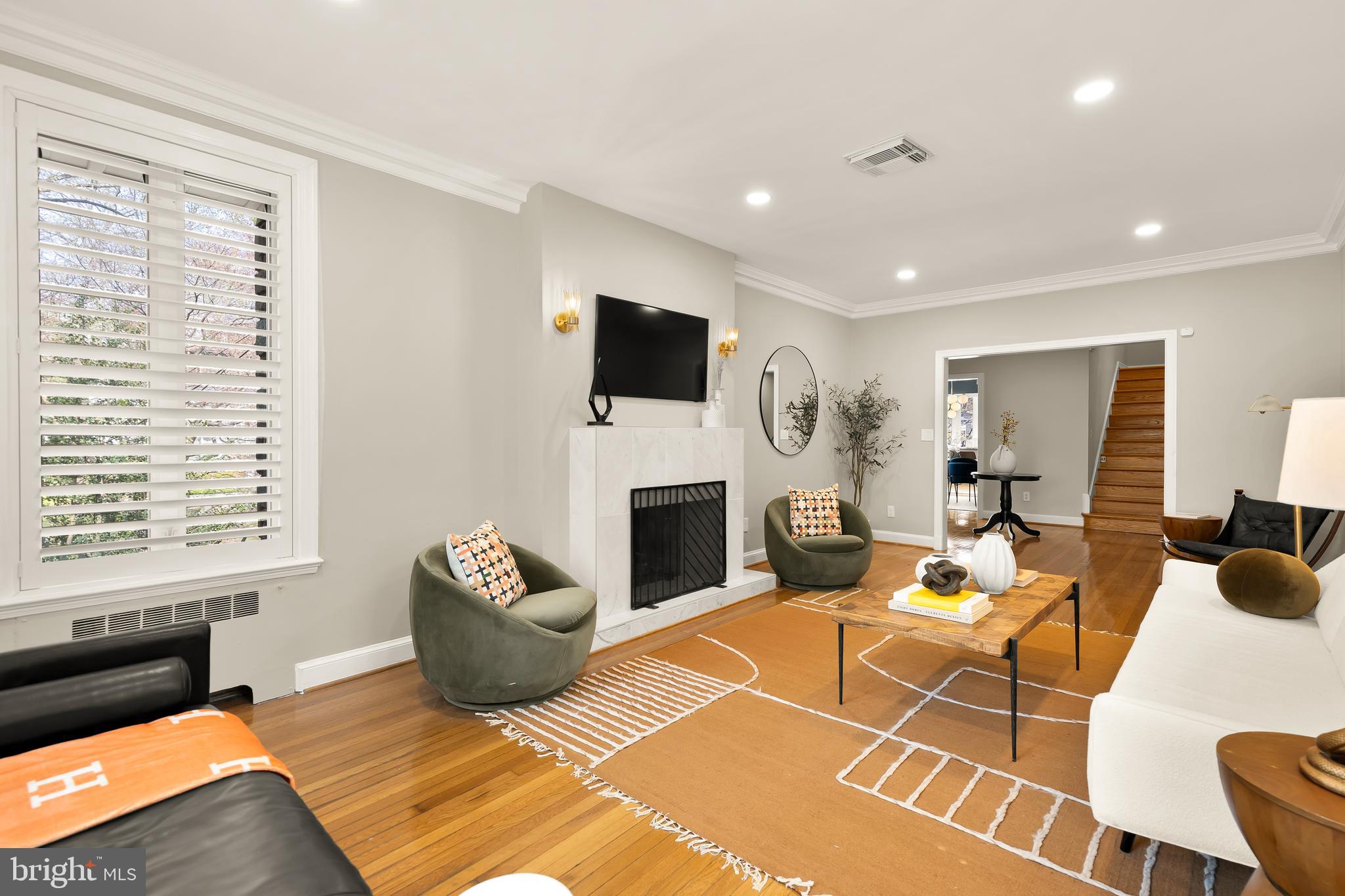 CRESTWOOD - Residential
