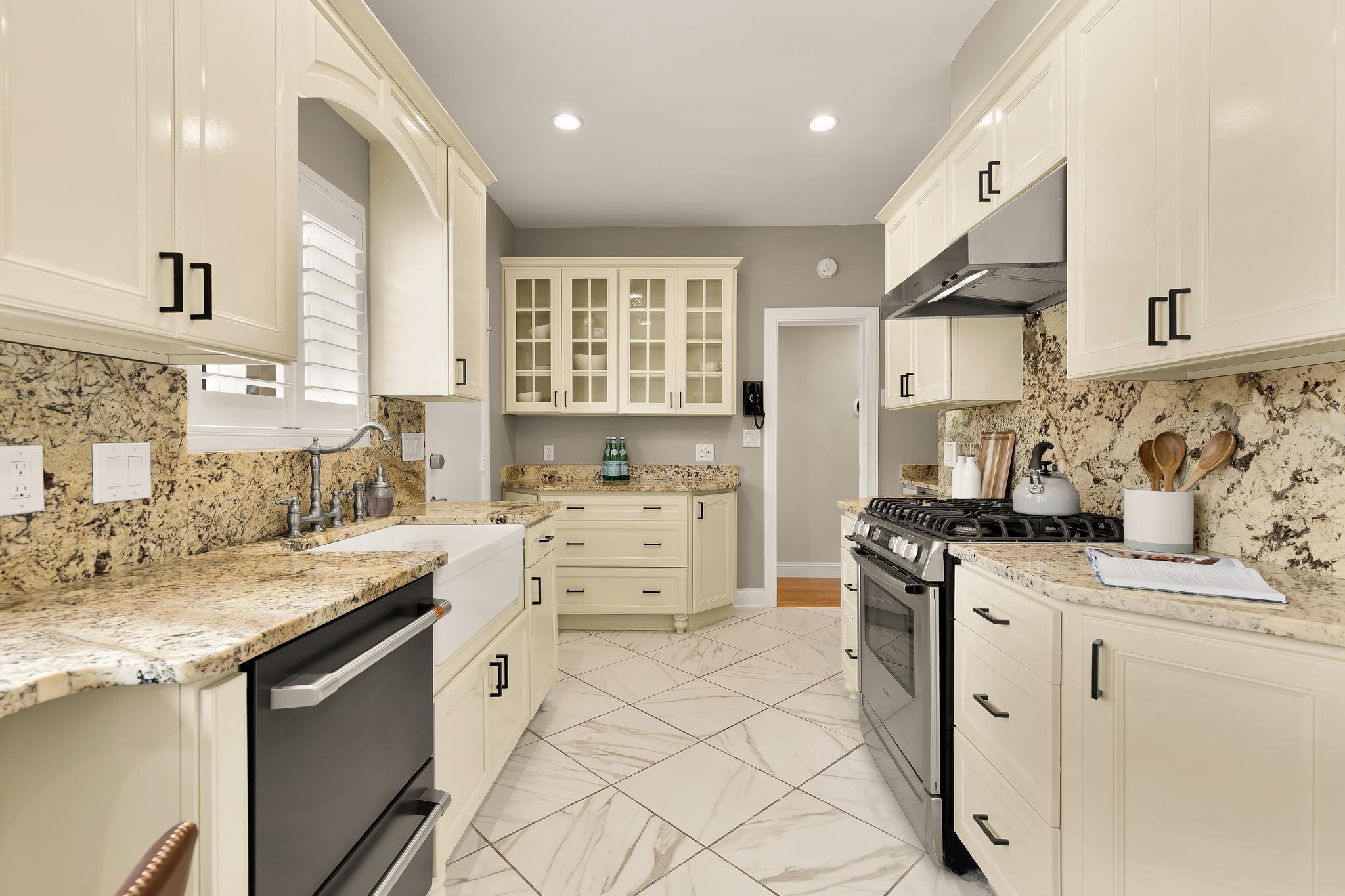 CRESTWOOD - Residential