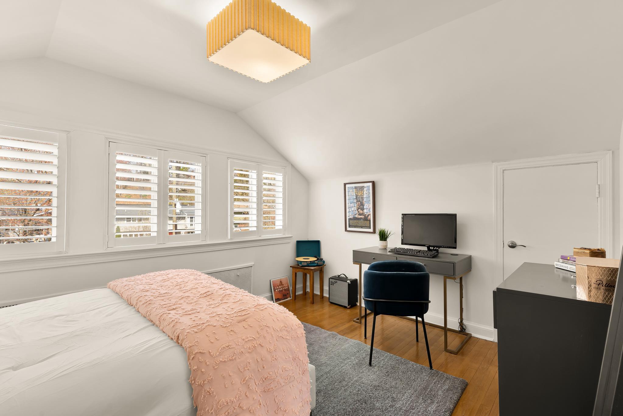 CRESTWOOD - Residential