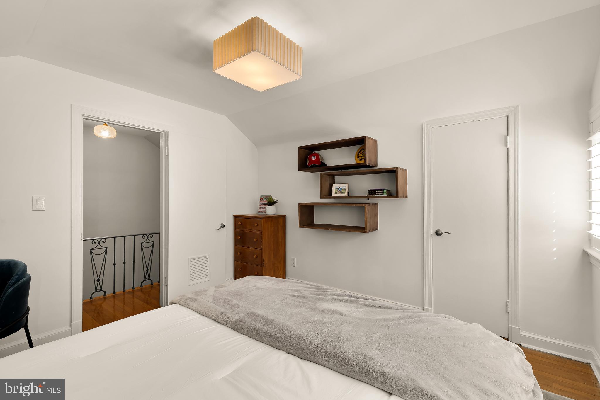 CRESTWOOD - Residential