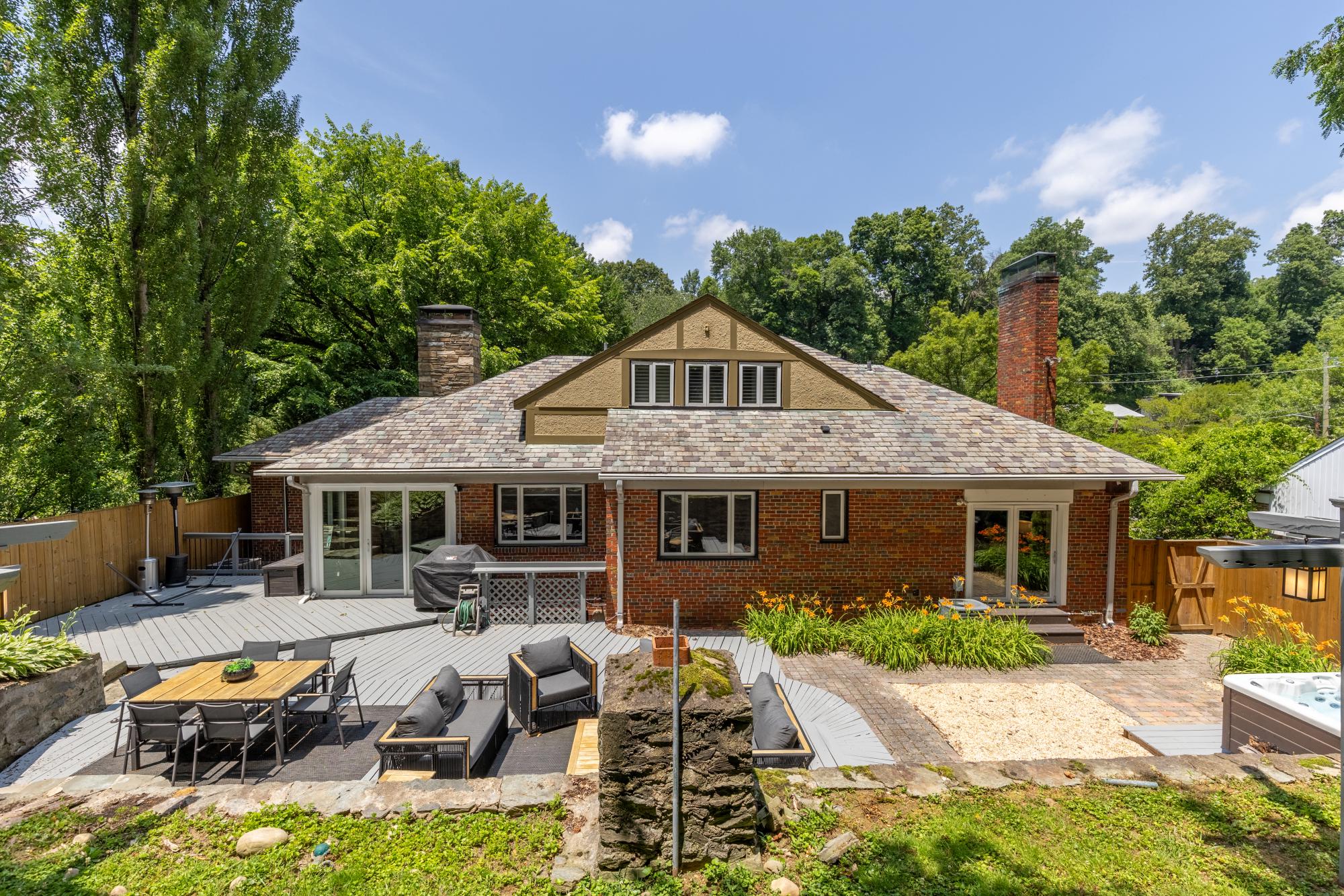 CRESTWOOD - Residential