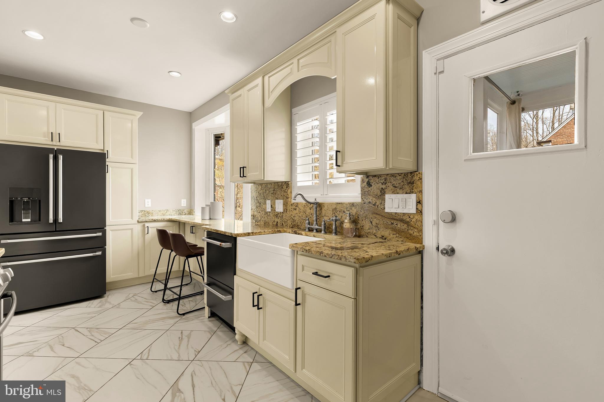 CRESTWOOD - Residential