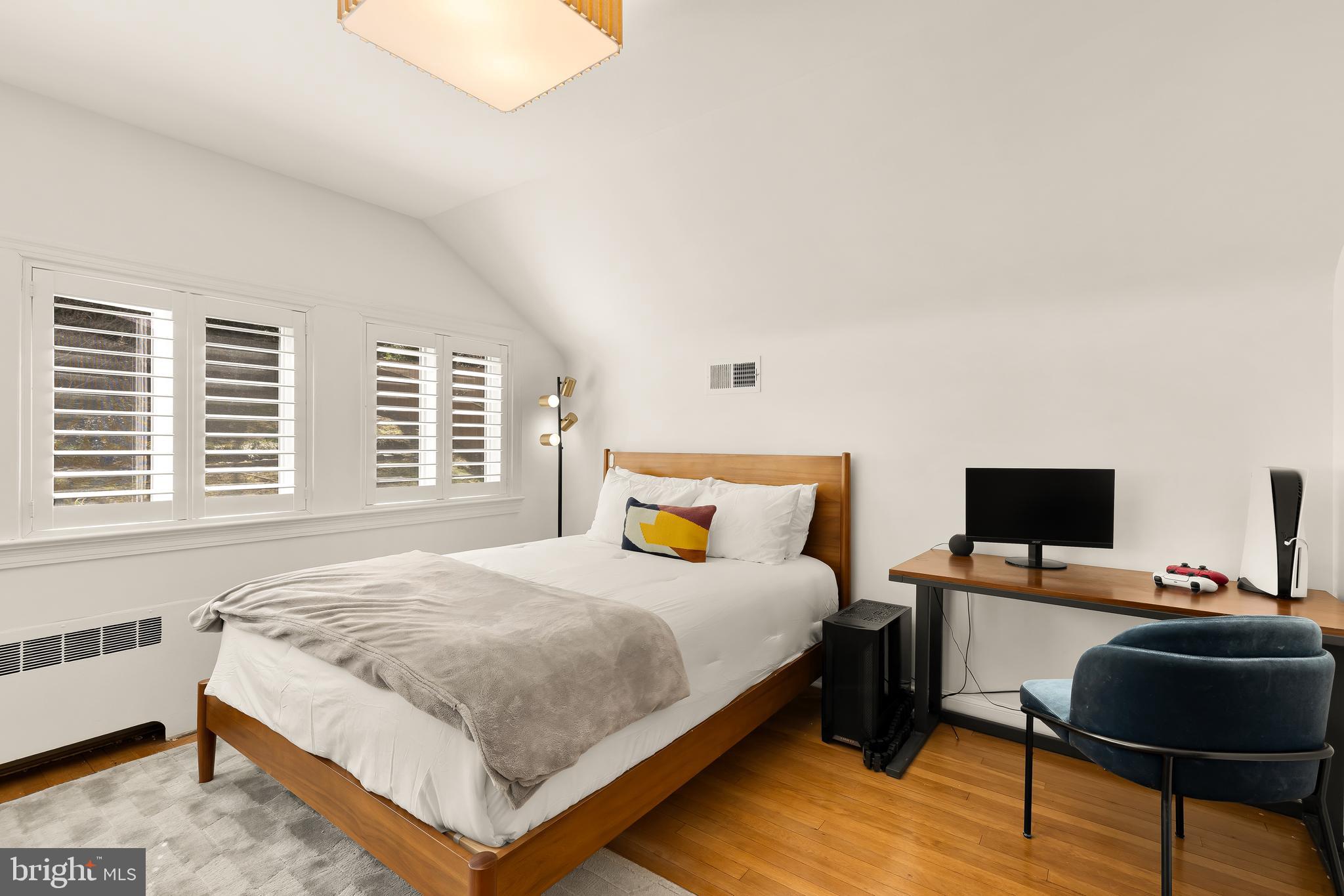 CRESTWOOD - Residential