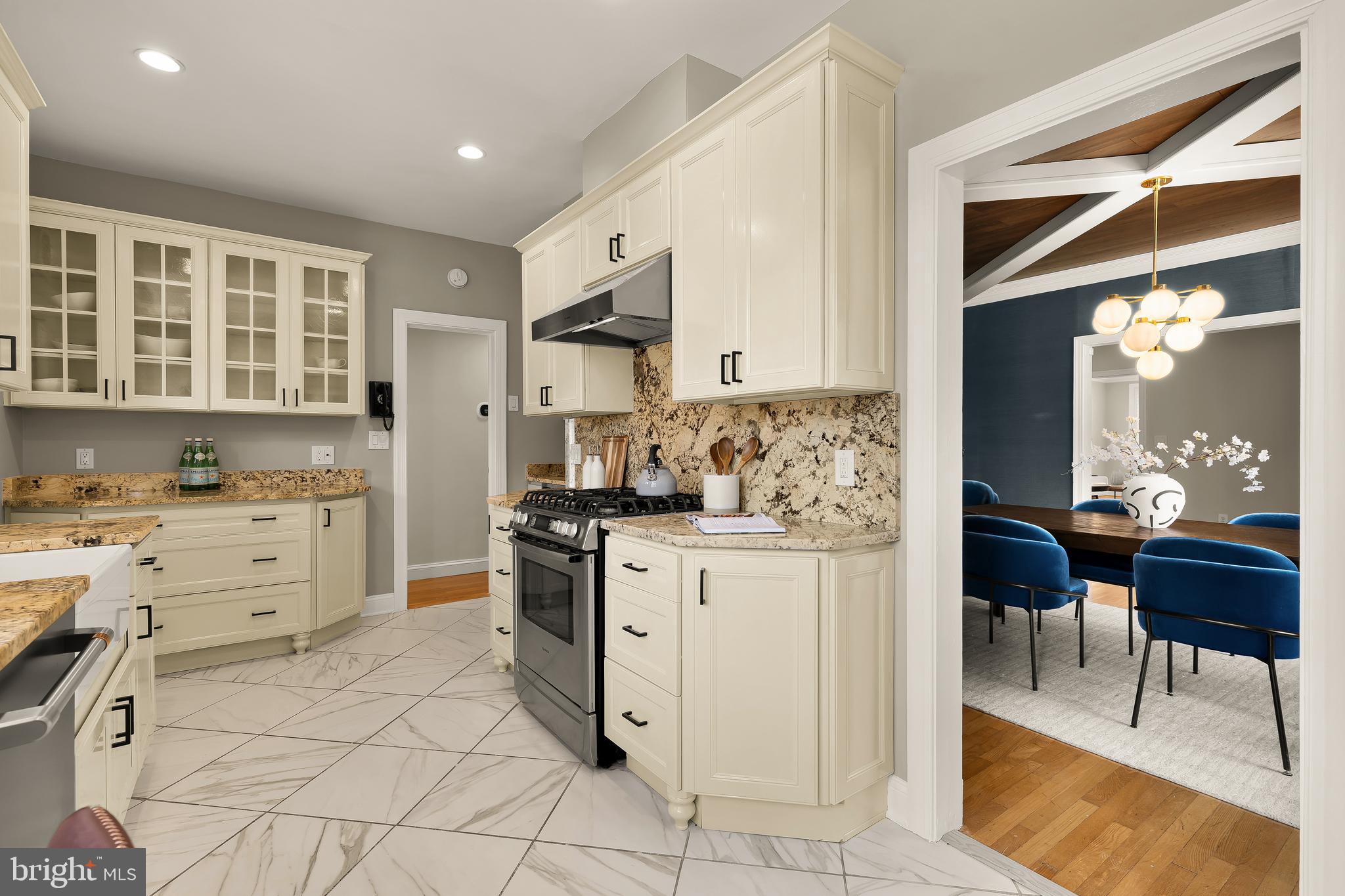 CRESTWOOD - Residential