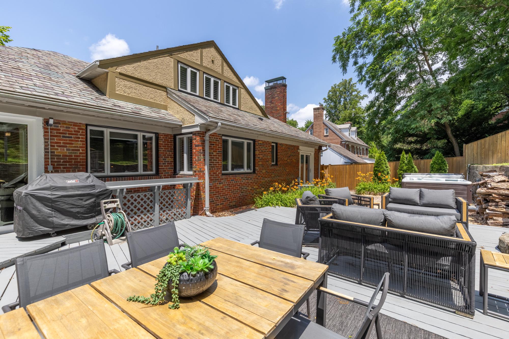 CRESTWOOD - Residential
