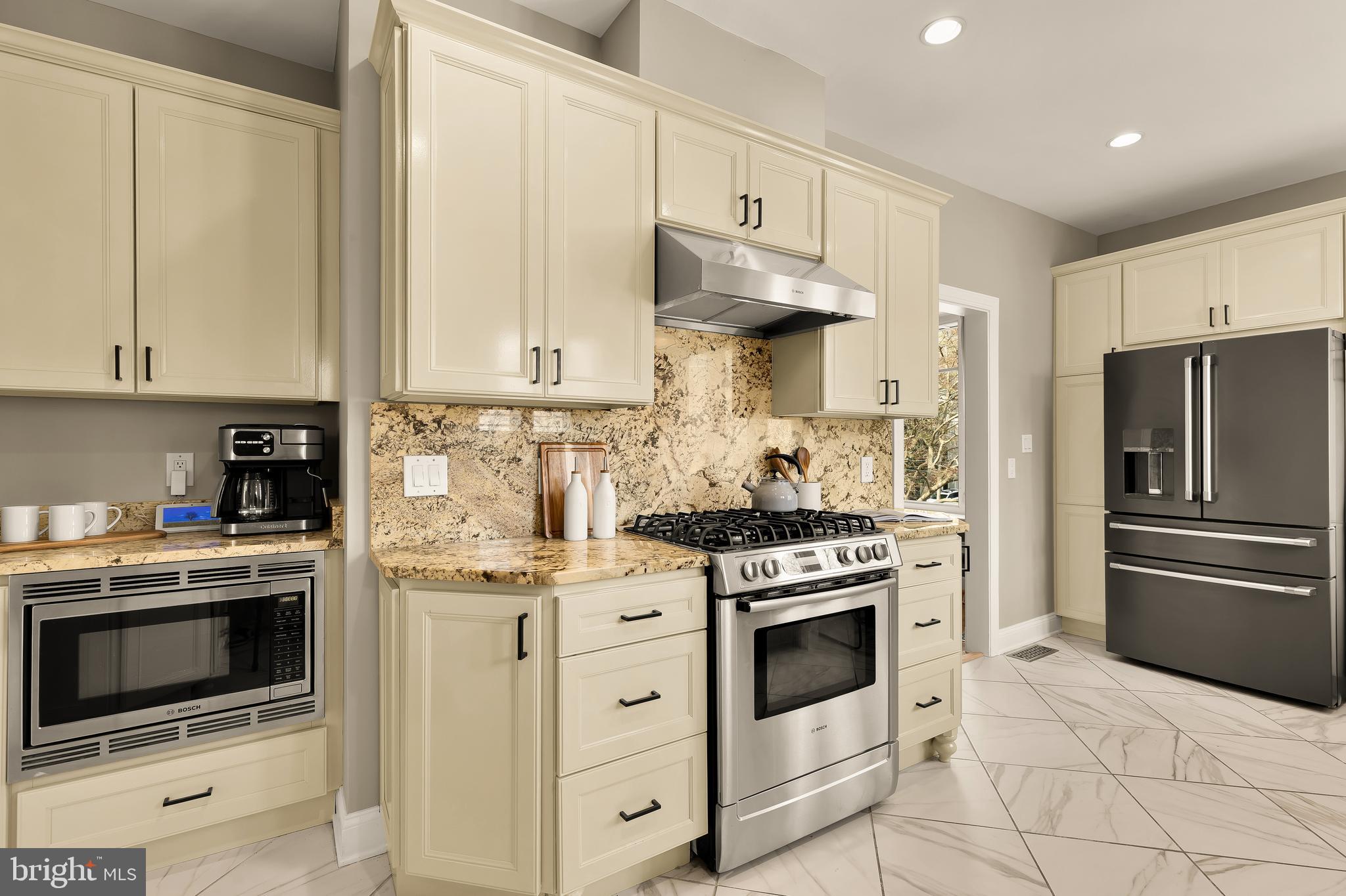 CRESTWOOD - Residential