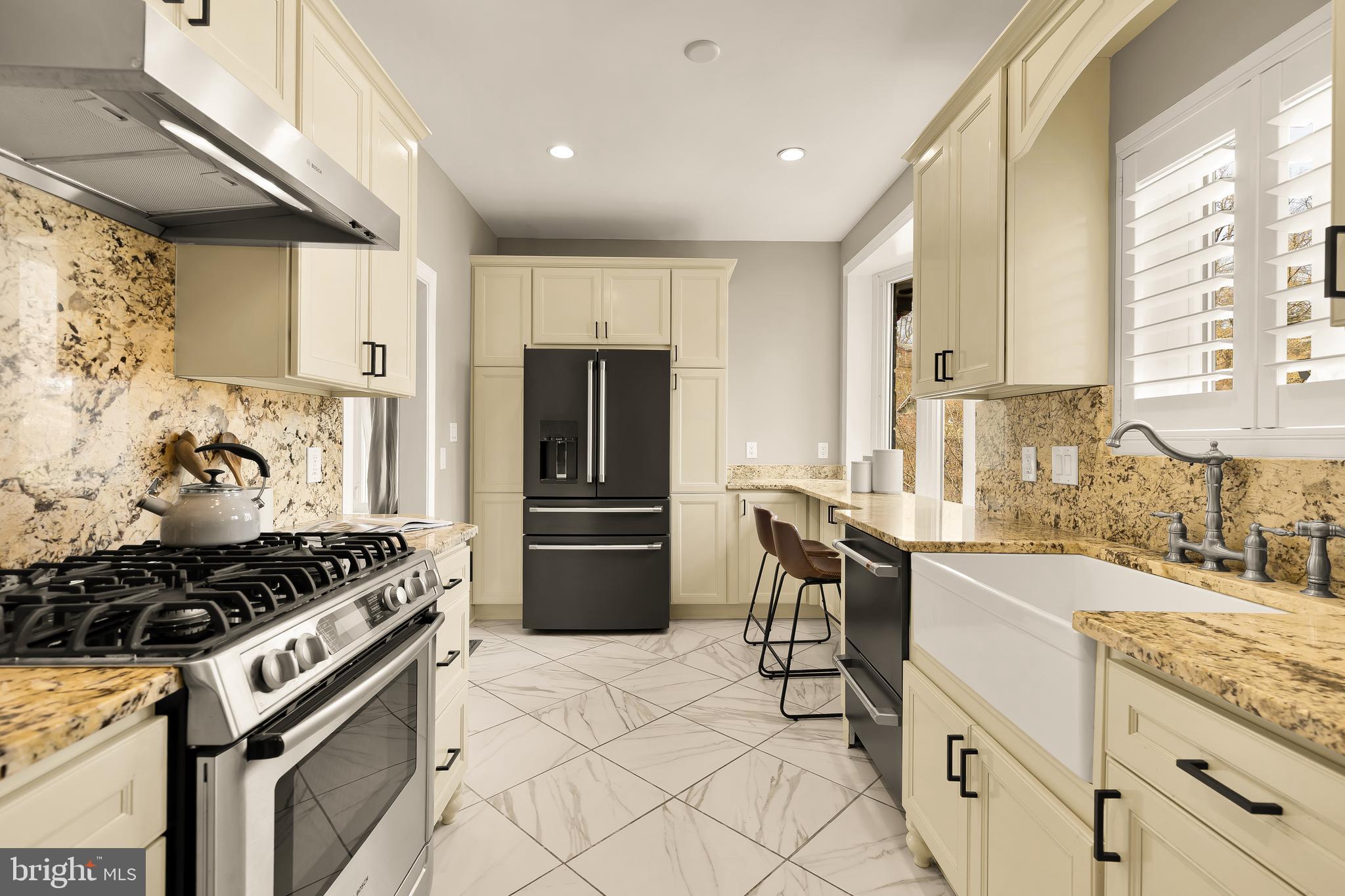 CRESTWOOD - Residential