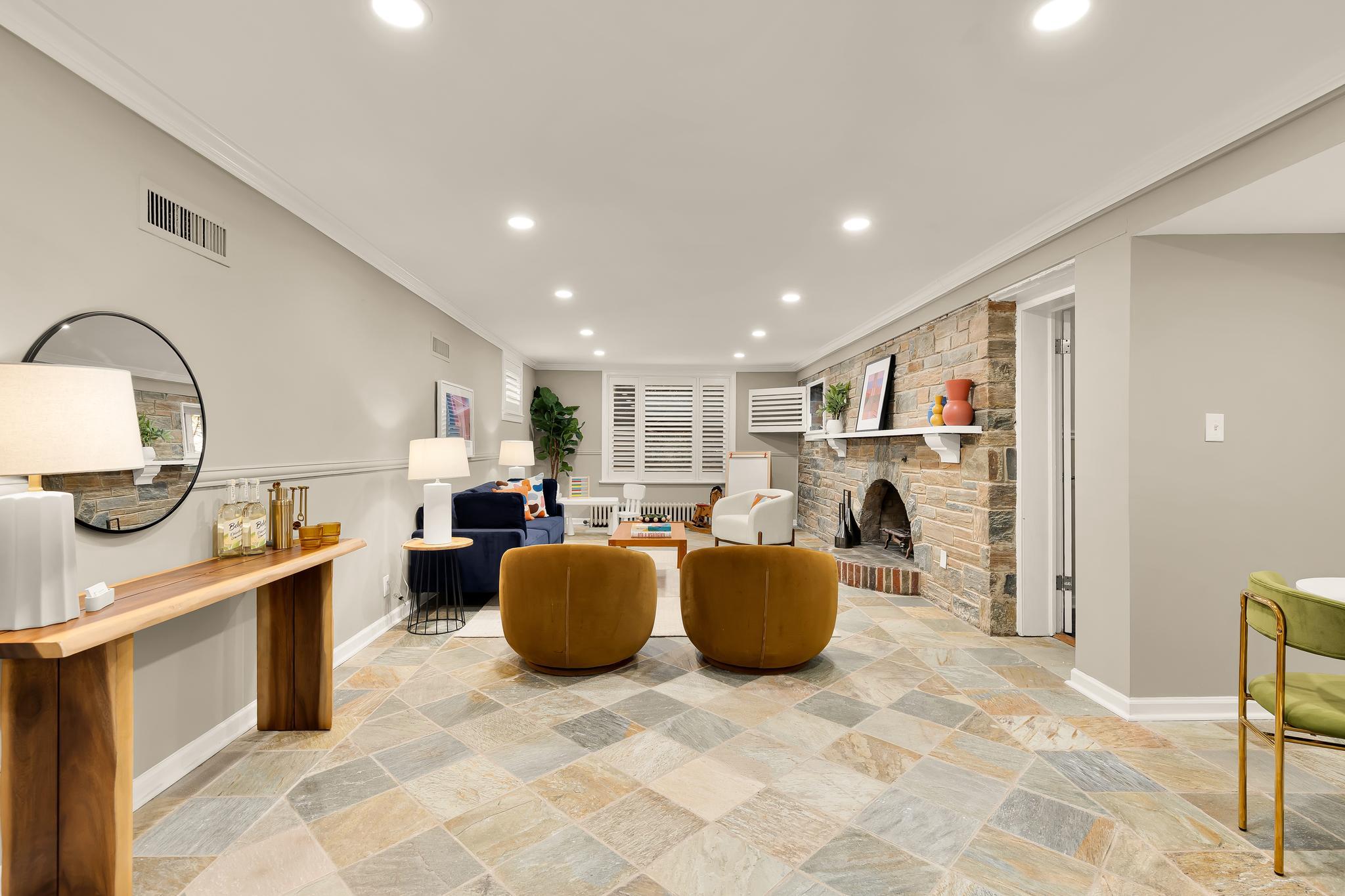 CRESTWOOD - Residential