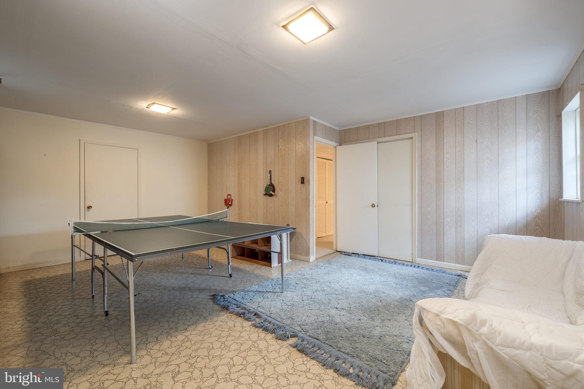 COUNTRY CLUB HILLS - Residential