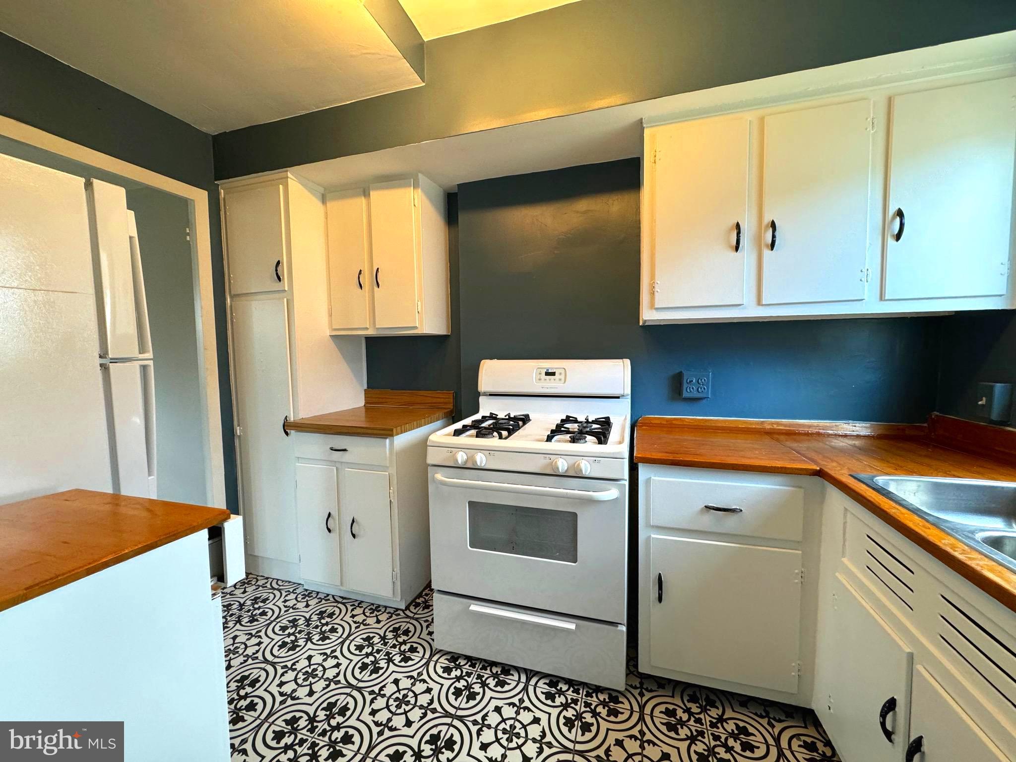 PARKFAIRFAX - Residential Lease