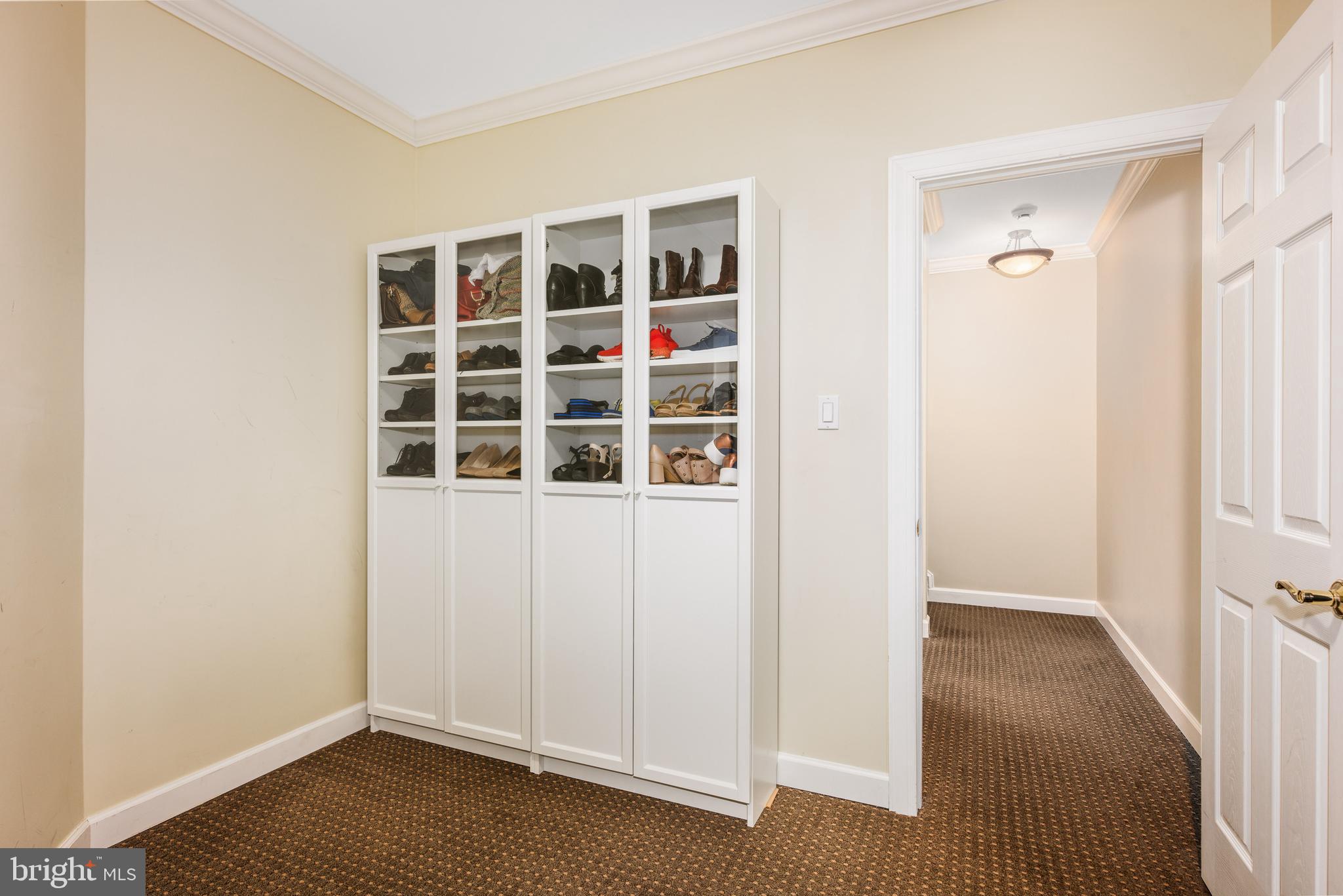 WILLOWS OF POTOMAC - Residential