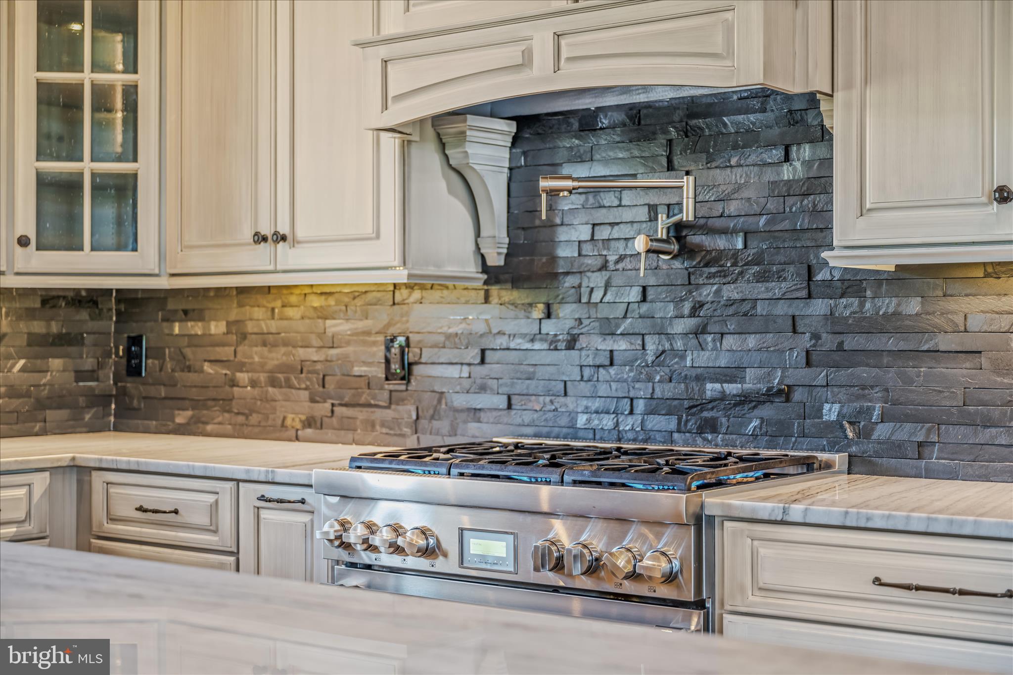 GREYSTONE ON THE OPEQUON - Residential
