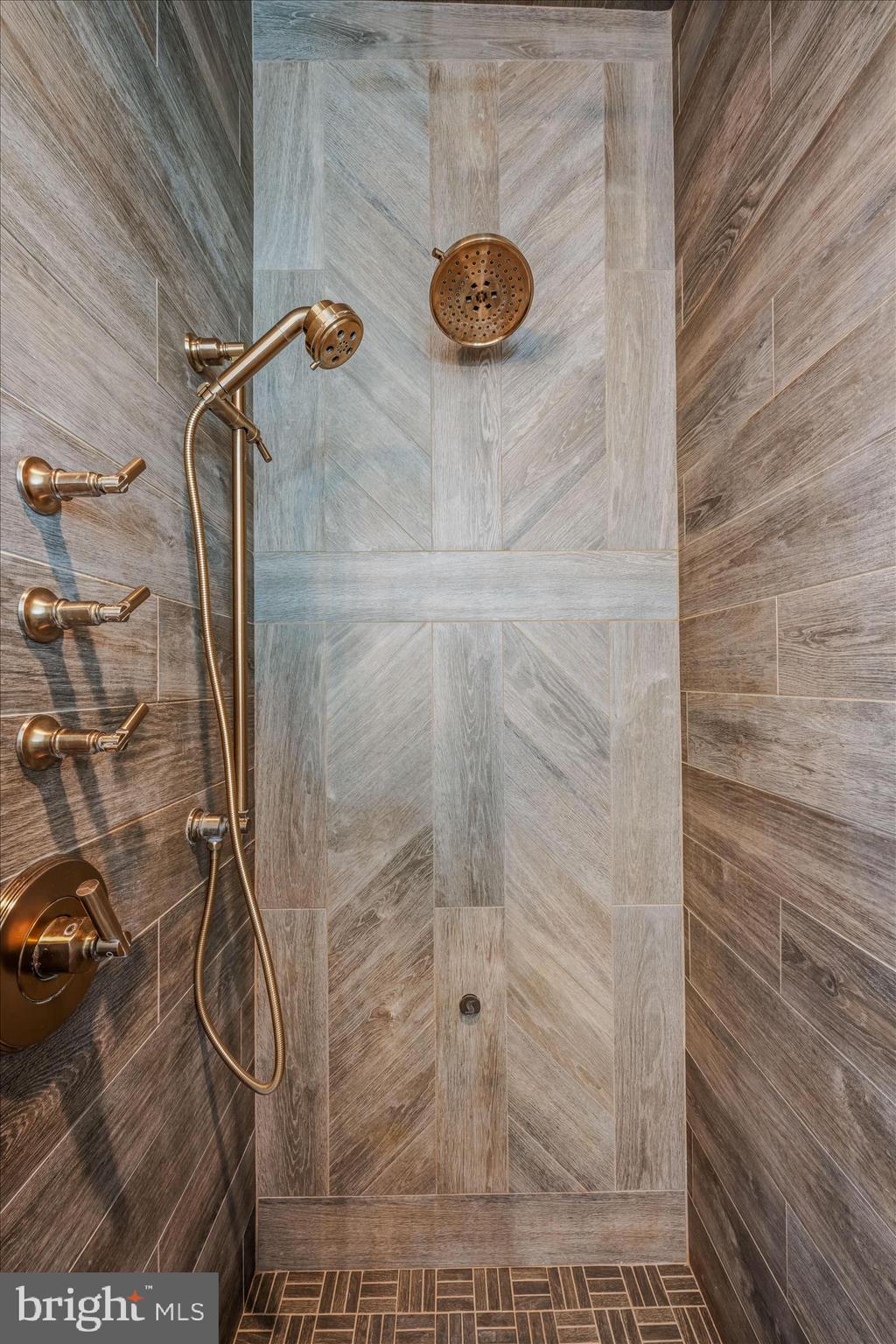 GREYSTONE ON THE OPEQUON - Residential