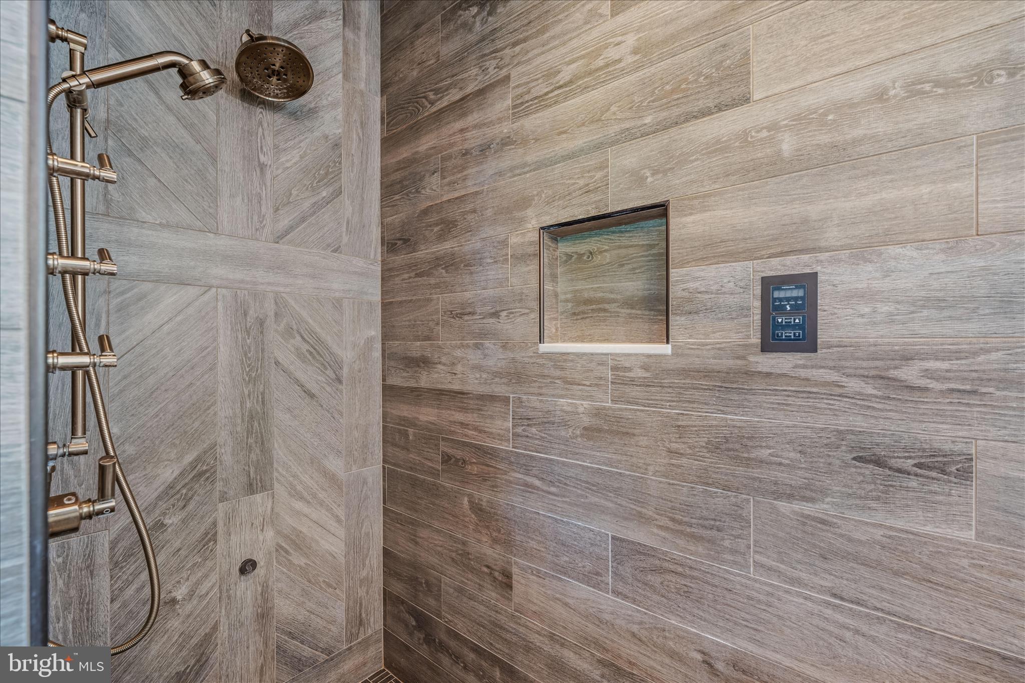 GREYSTONE ON THE OPEQUON - Residential