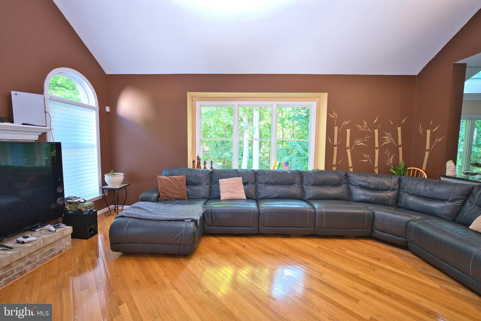 WILLIAMSBURG - Residential