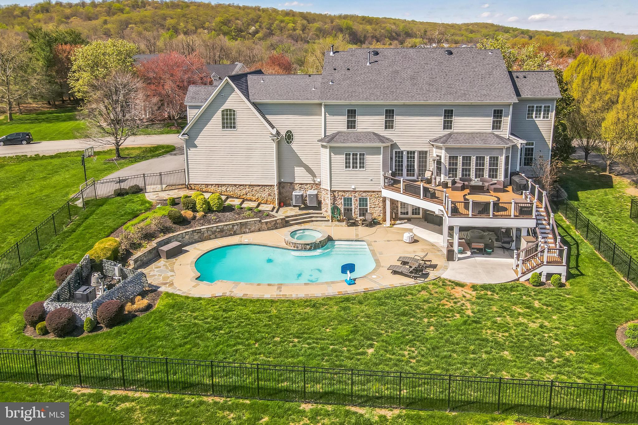 RASPBERRY FALLS - Residential