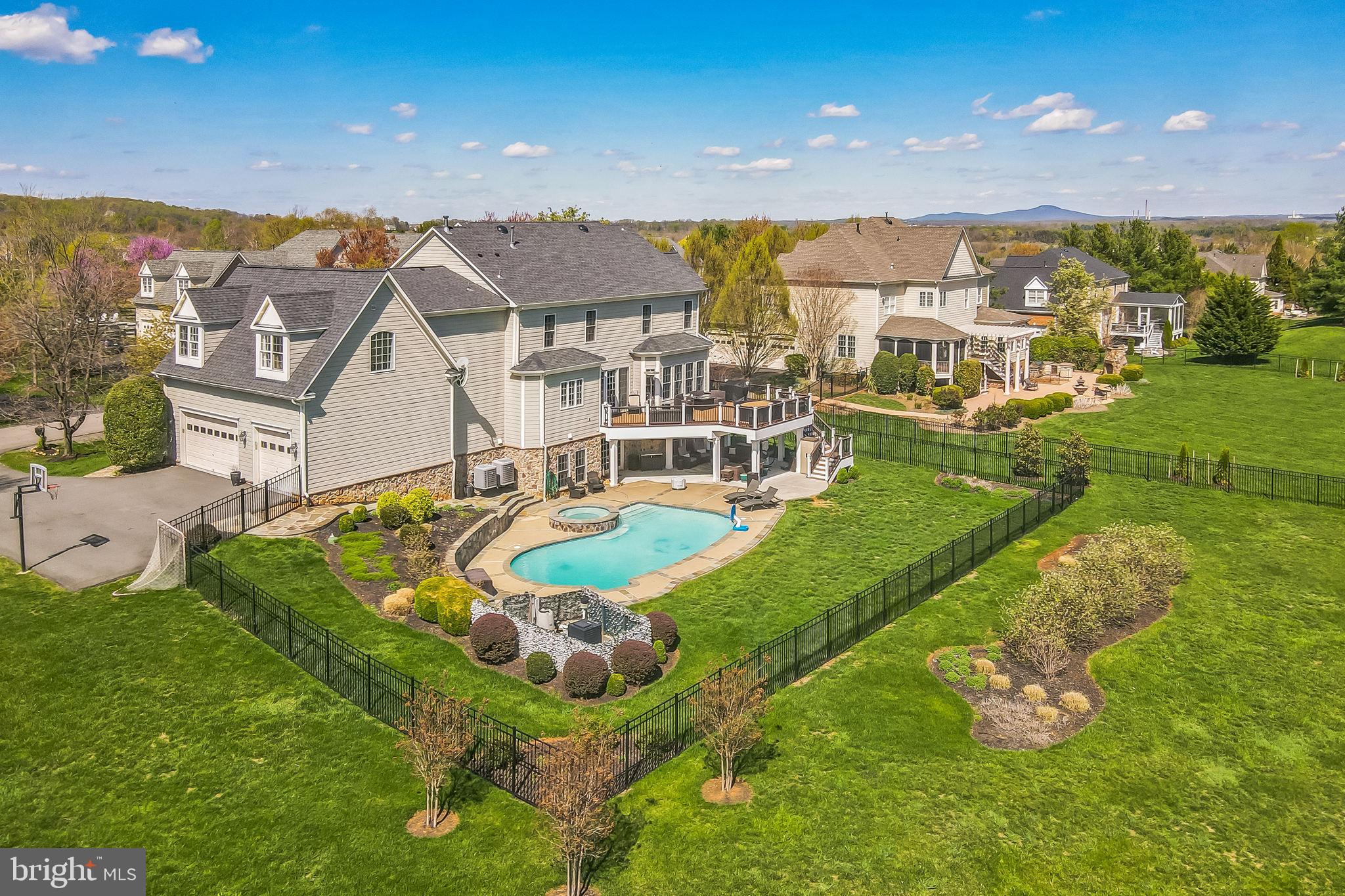 RASPBERRY FALLS - Residential