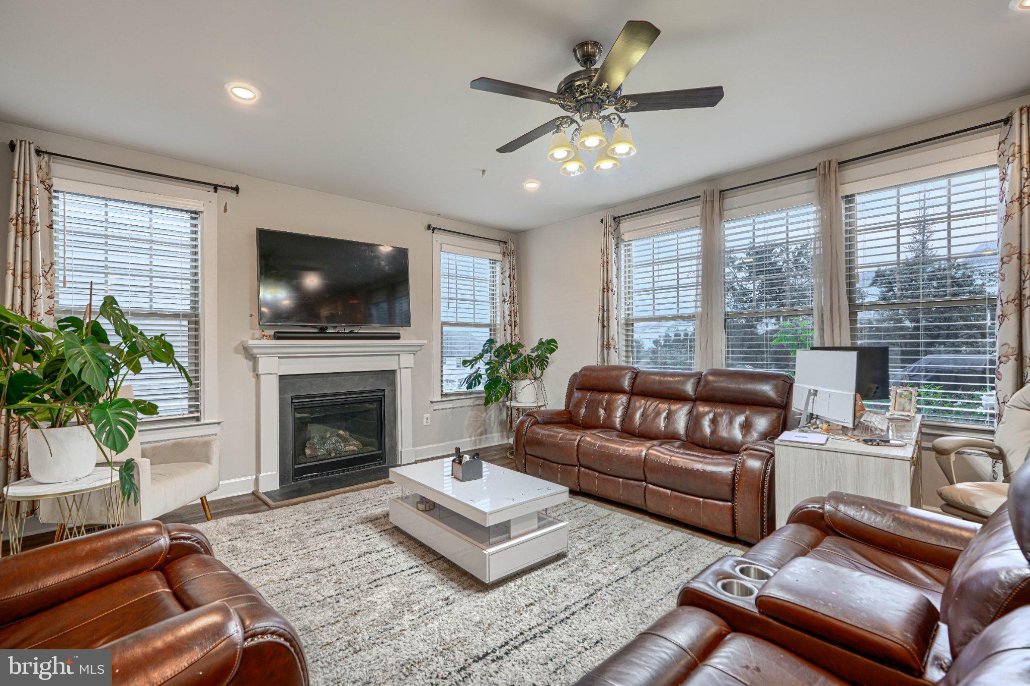 LAKE LINGANORE WOODRIDGE - Residential