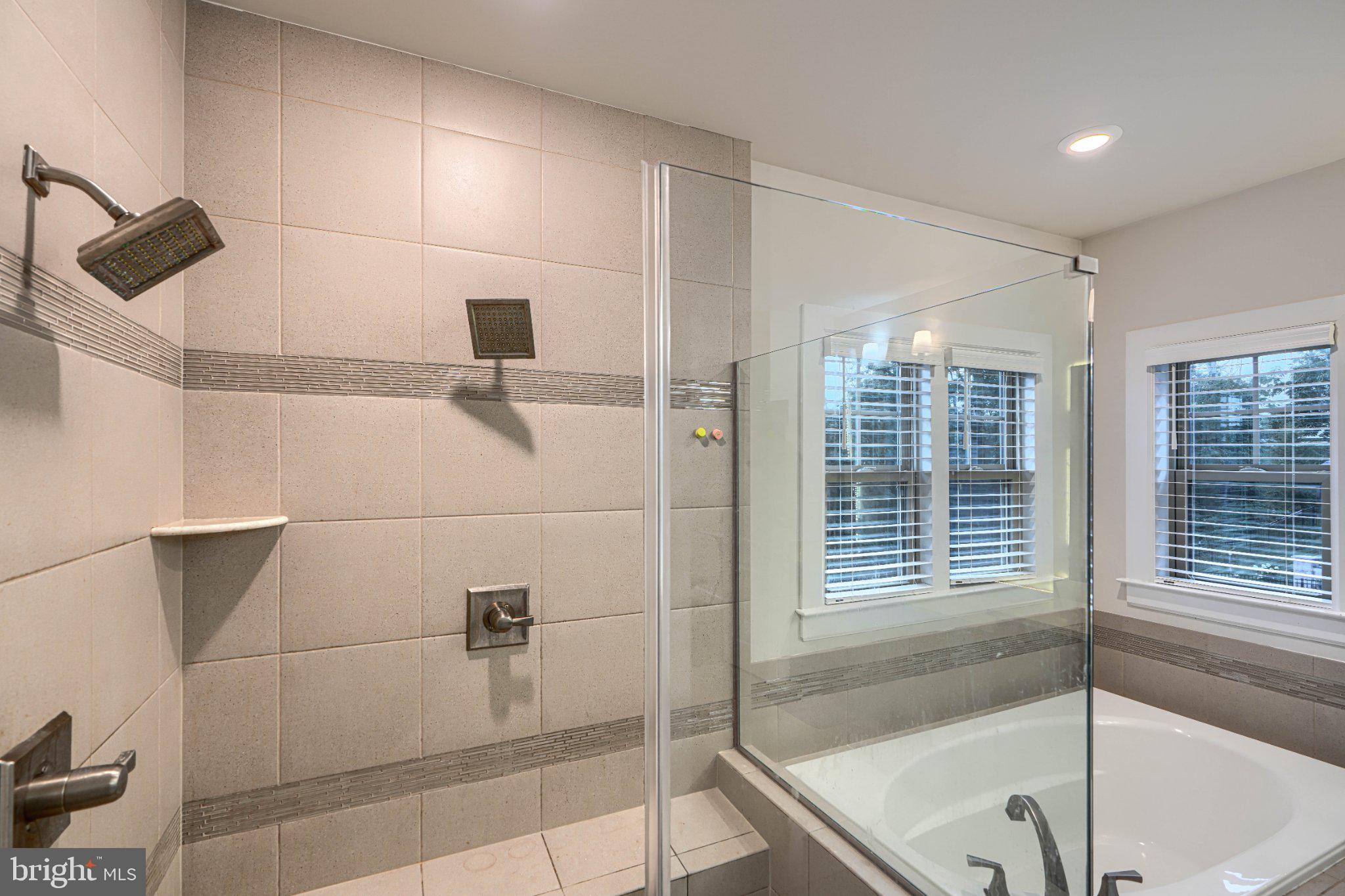 LAKE LINGANORE WOODRIDGE - Residential