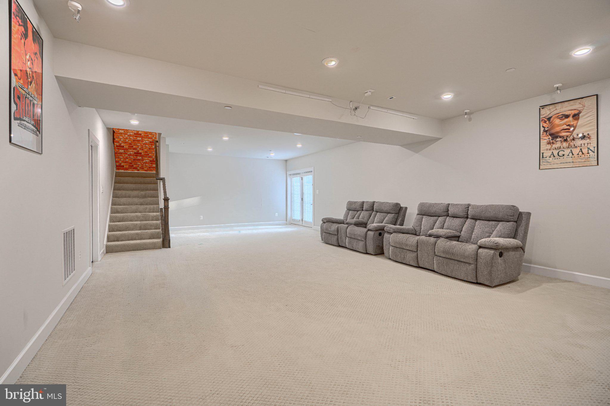 LAKE LINGANORE WOODRIDGE - Residential