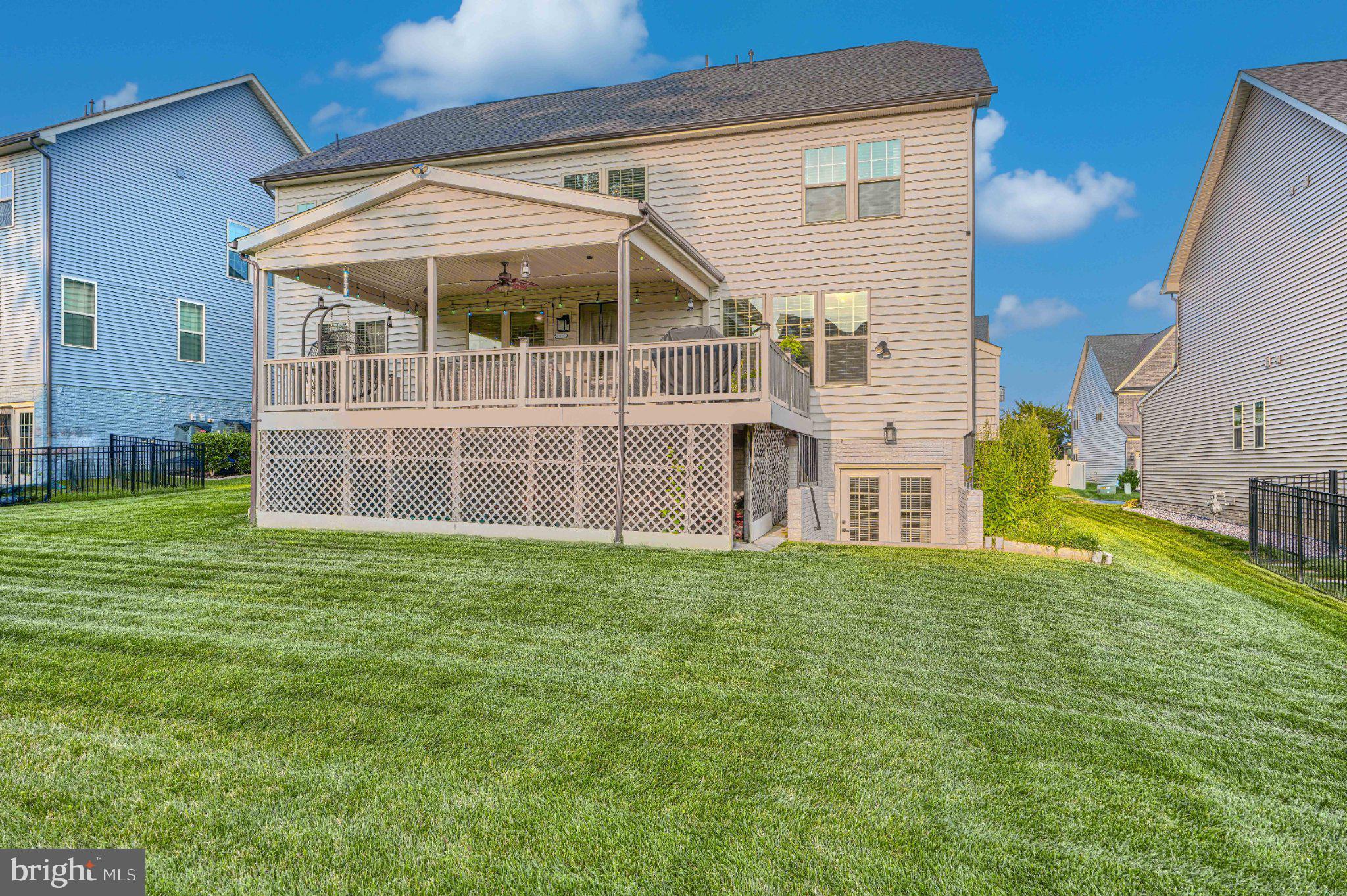 LAKE LINGANORE WOODRIDGE - Residential