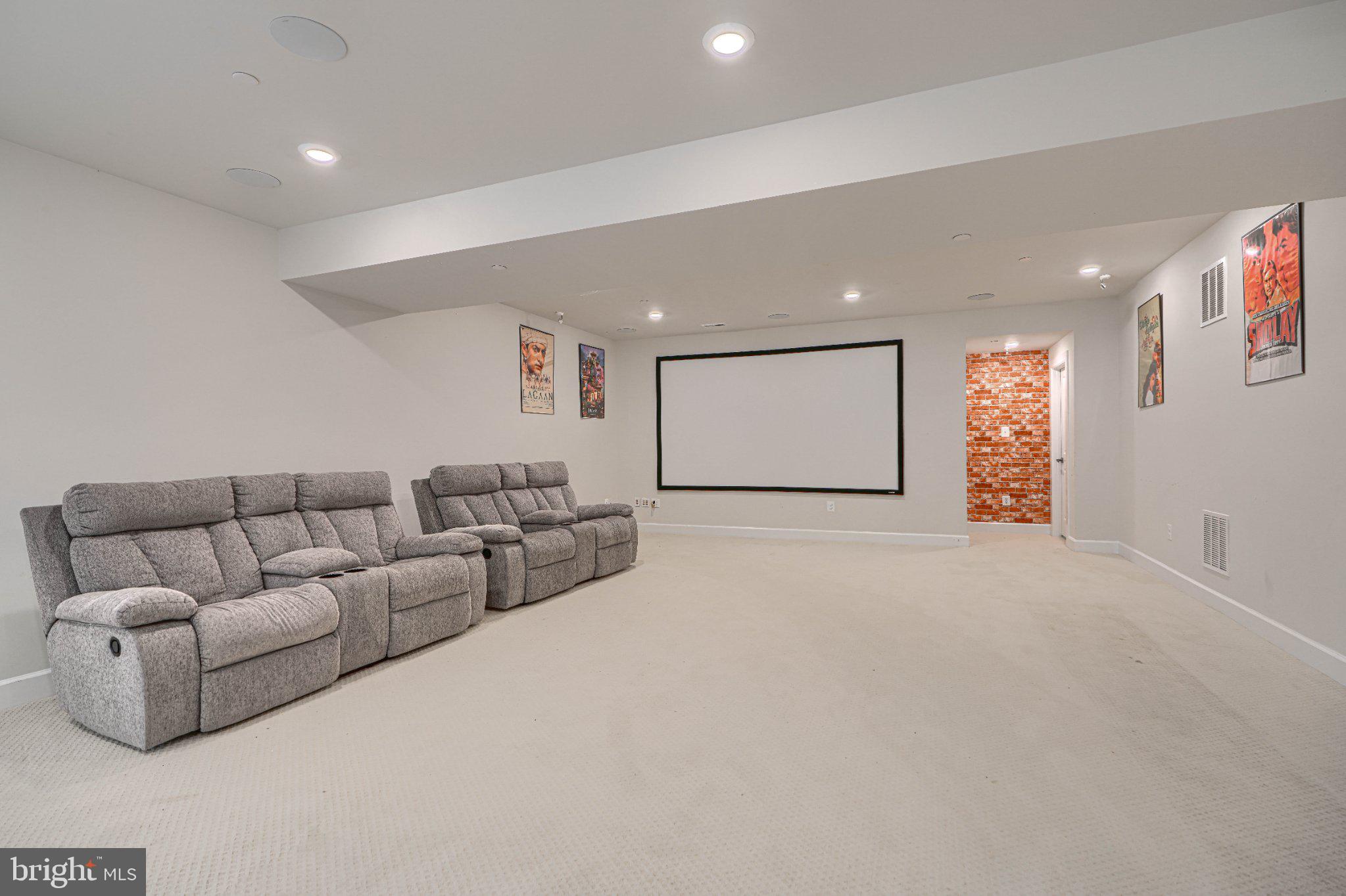 LAKE LINGANORE WOODRIDGE - Residential
