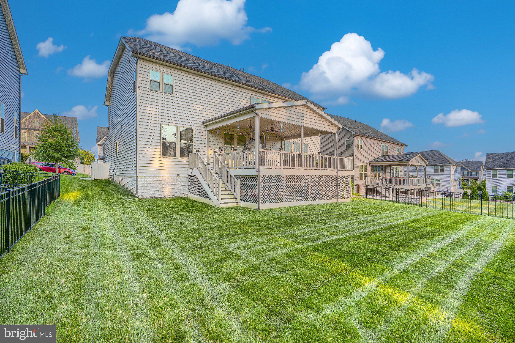 LAKE LINGANORE WOODRIDGE - Residential
