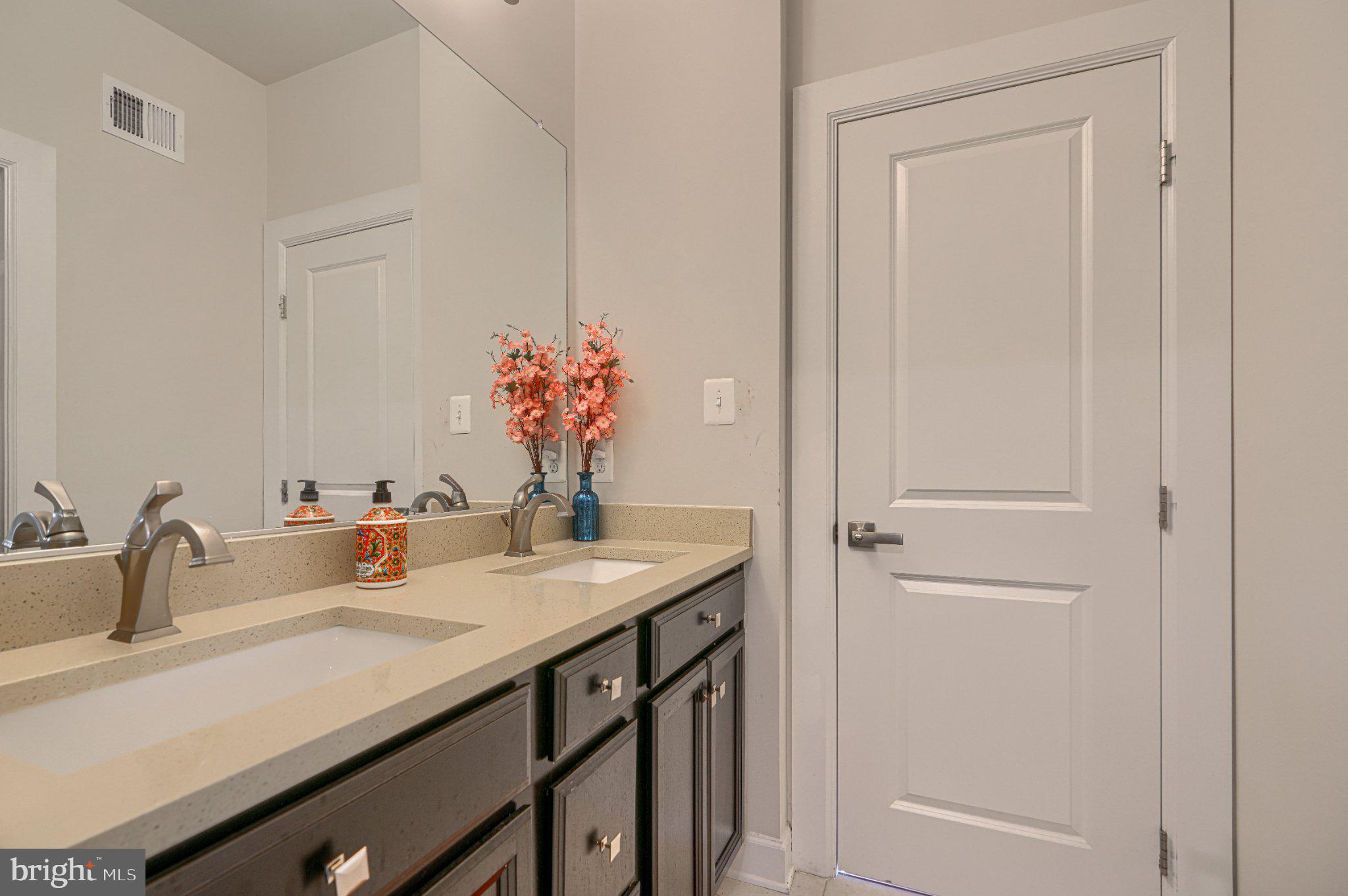 LAKE LINGANORE WOODRIDGE - Residential
