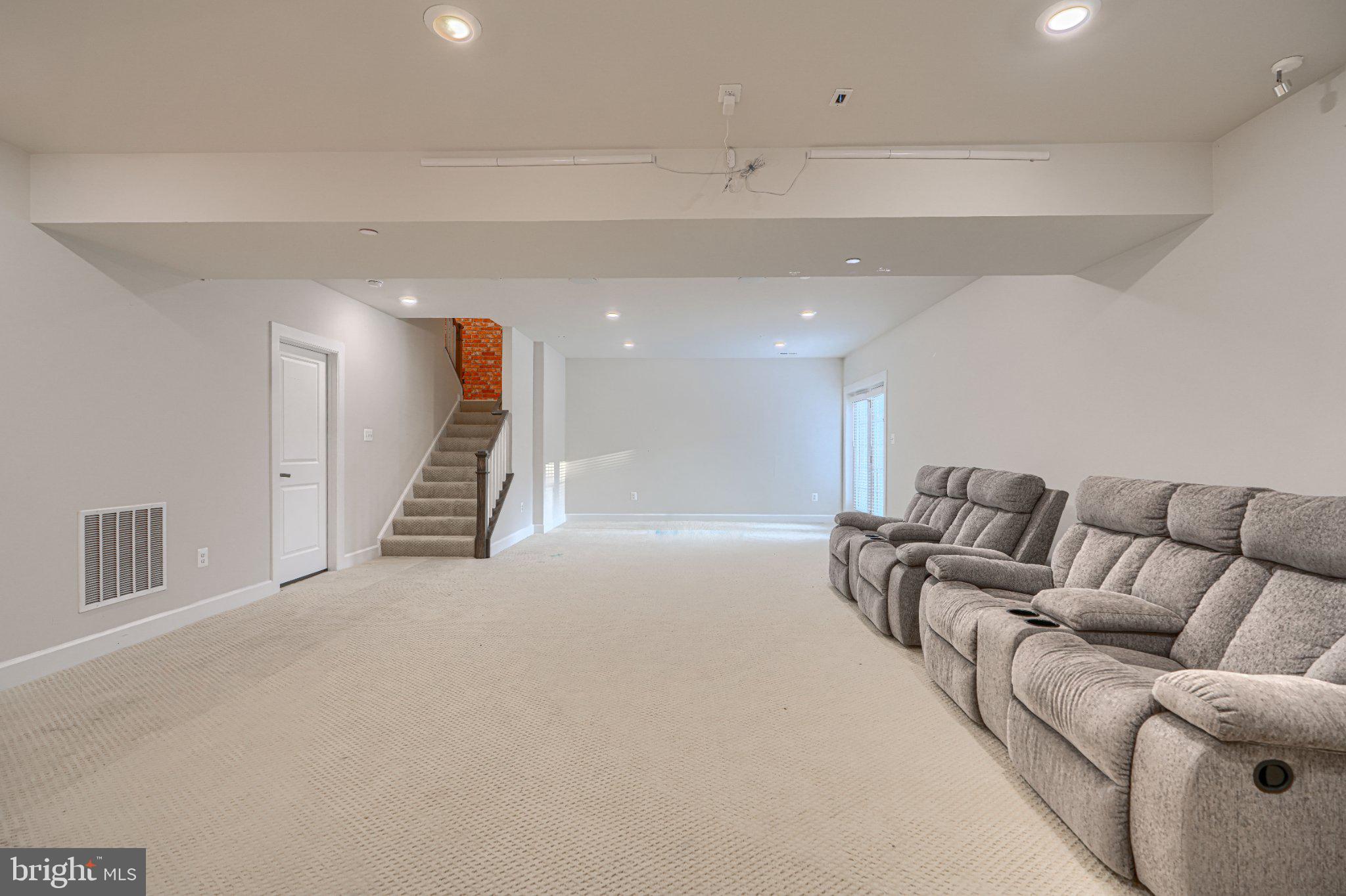 LAKE LINGANORE WOODRIDGE - Residential
