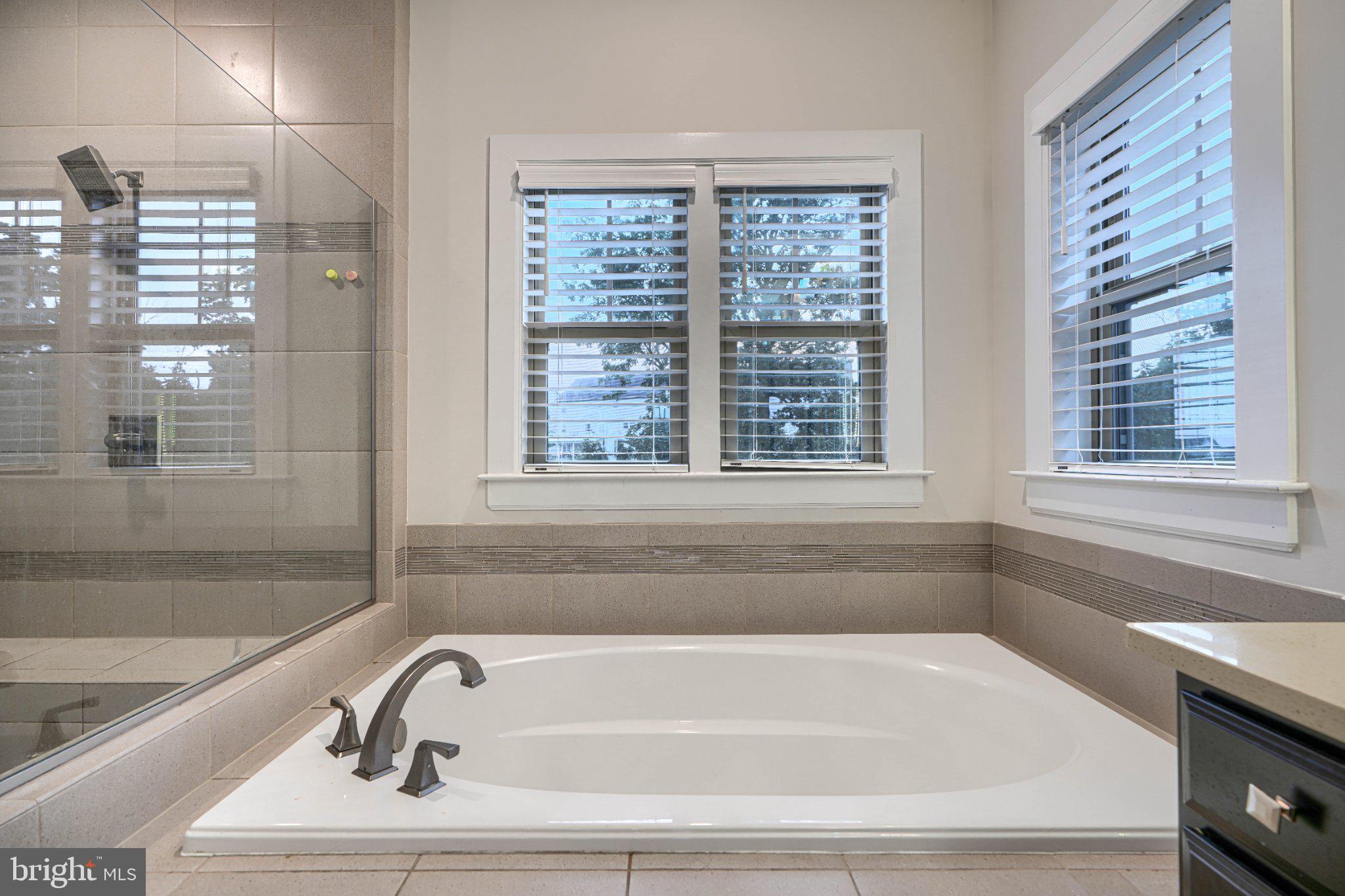 LAKE LINGANORE WOODRIDGE - Residential