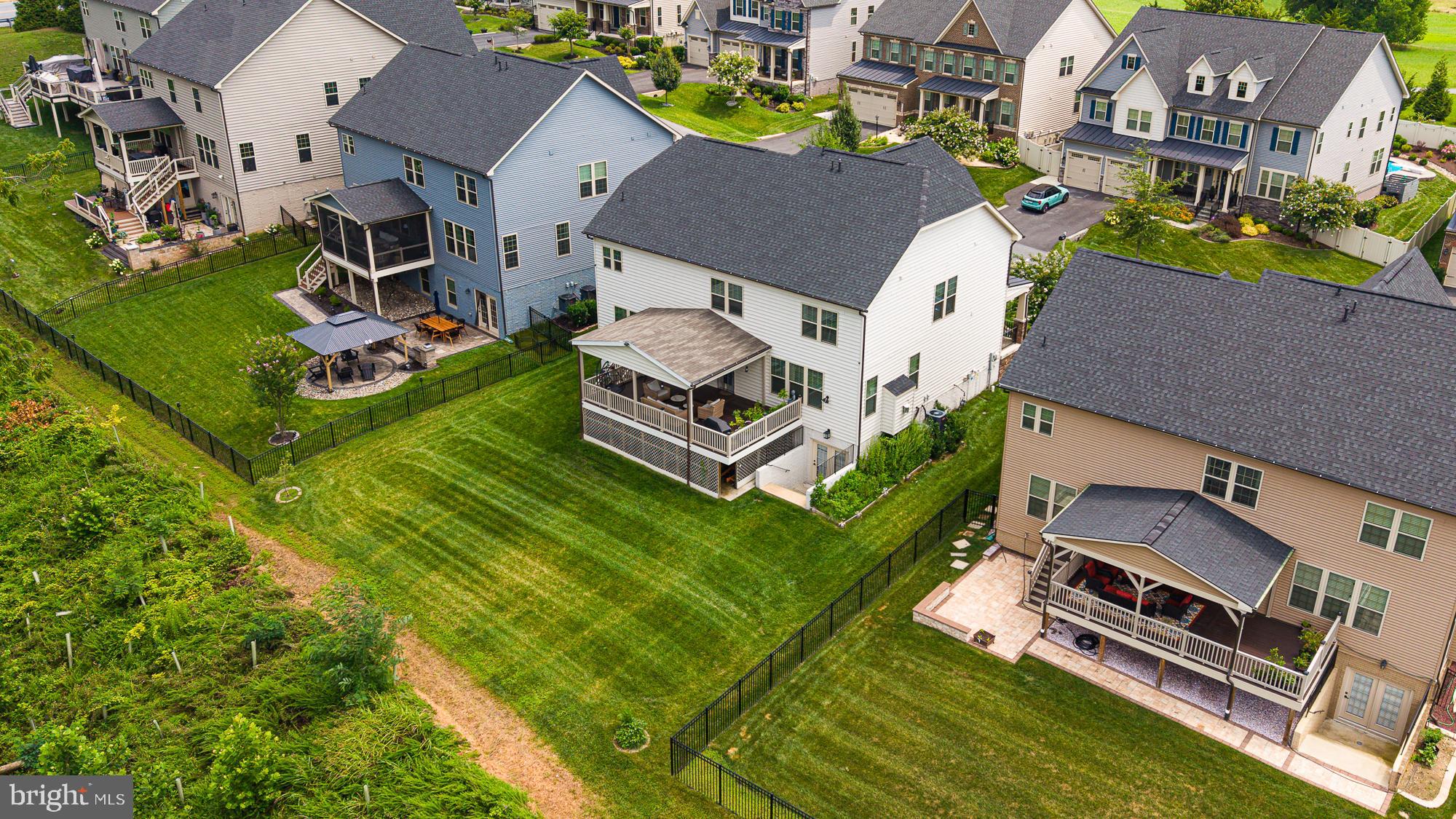LAKE LINGANORE WOODRIDGE - Residential