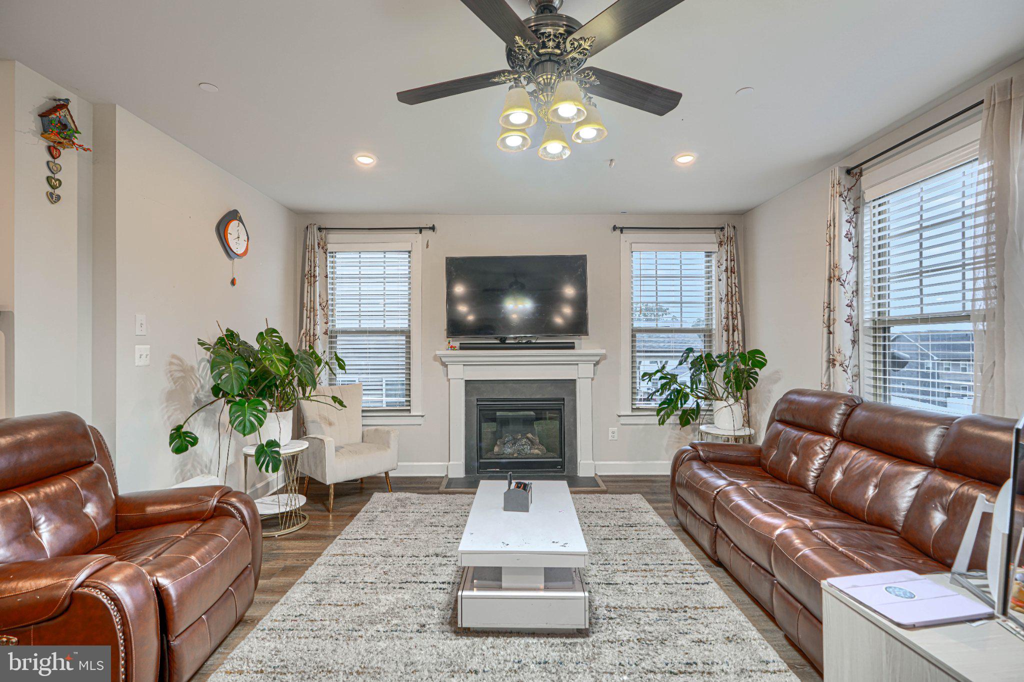 LAKE LINGANORE WOODRIDGE - Residential