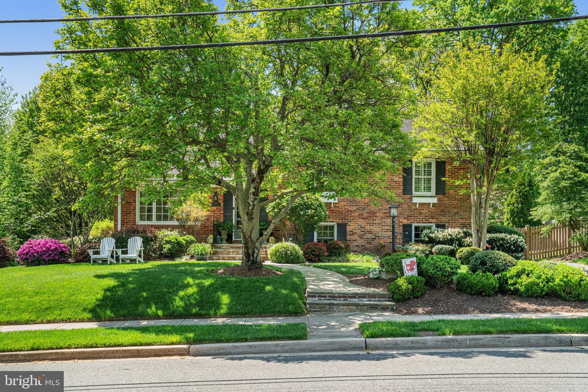 BUCKNELL MANOR - Residential