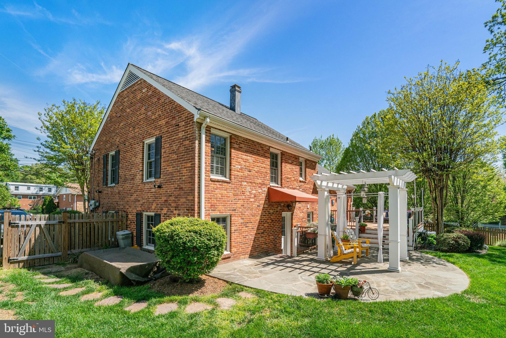 BUCKNELL MANOR - Residential