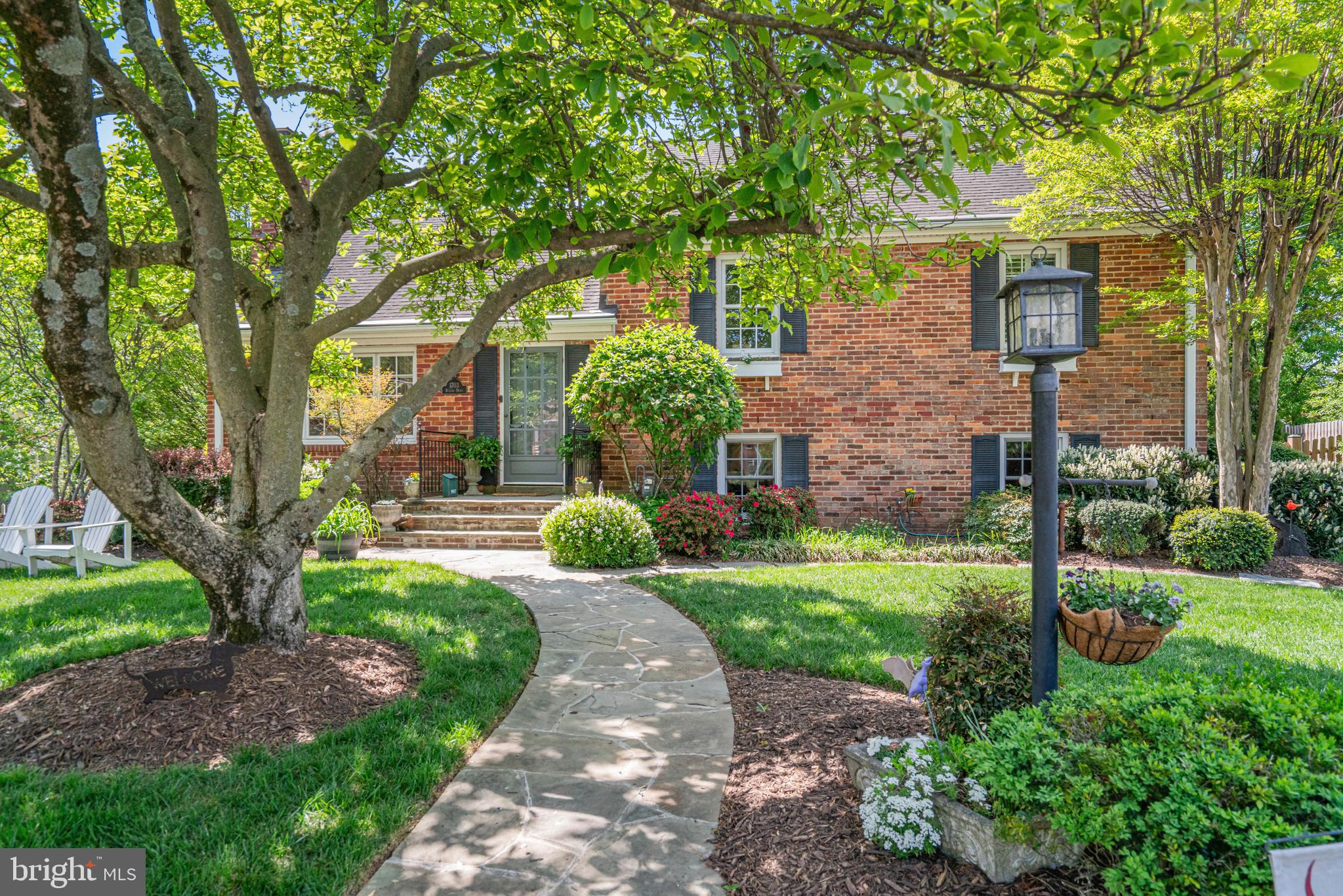 BUCKNELL MANOR - Residential