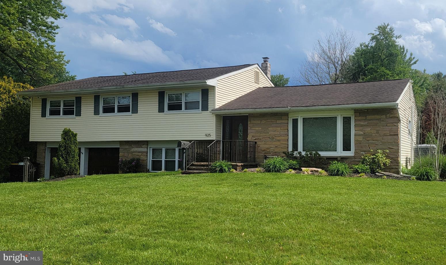 MAKEFIELD RD VILLA - Residential