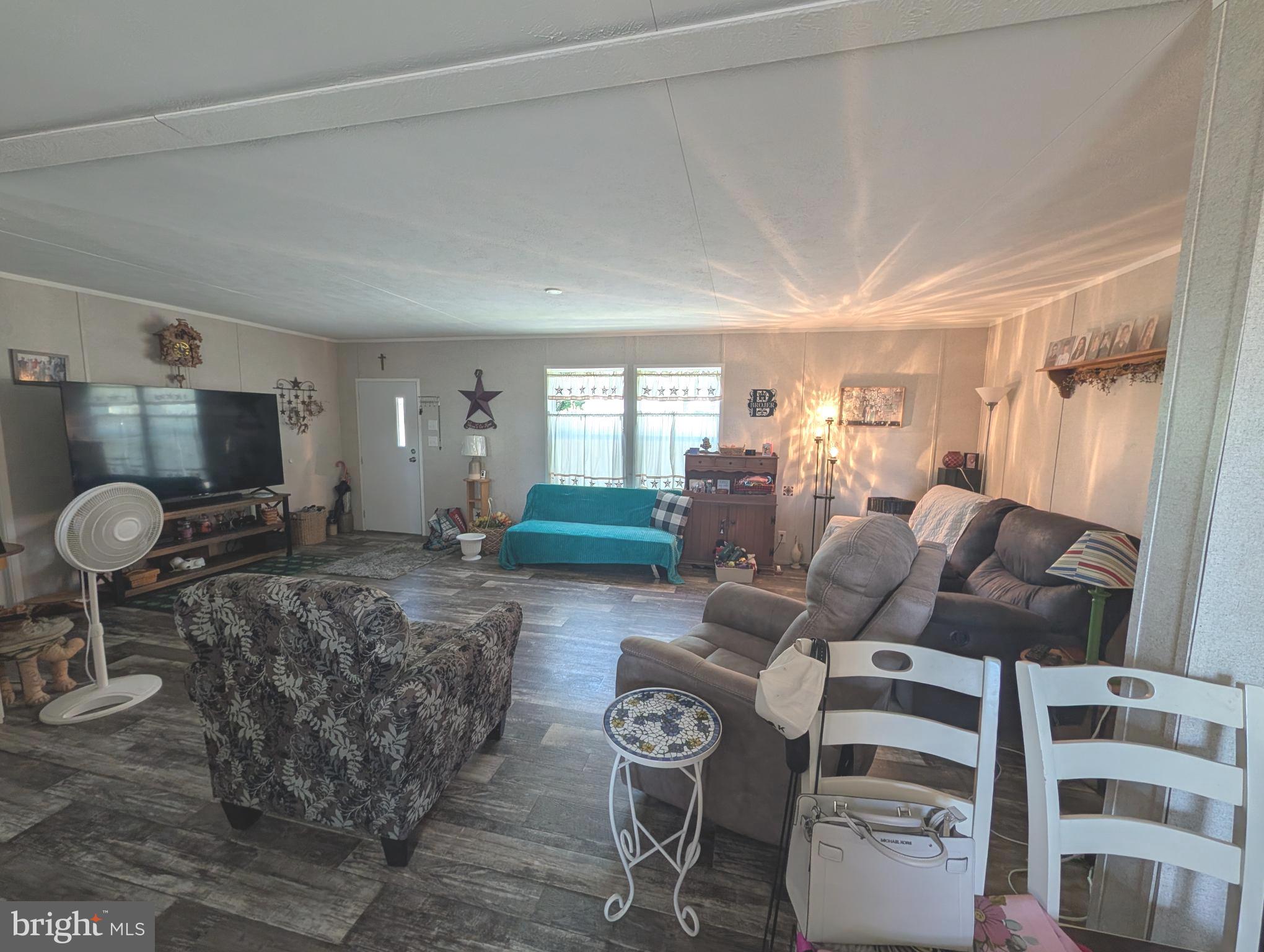 MELODYLAKESCNTRYCLUB - Residential