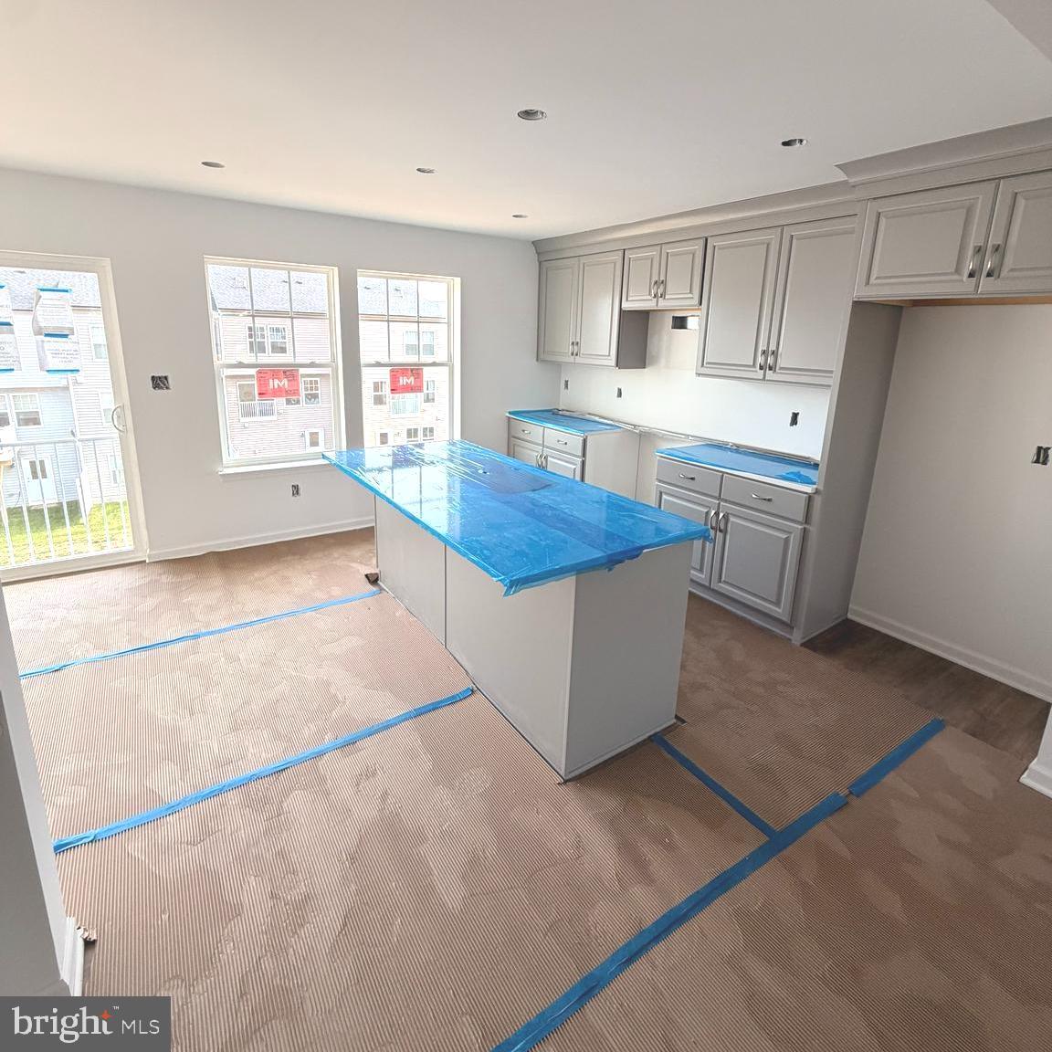 KING'S CROSSING - Residential
