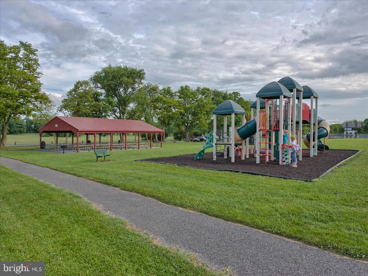 COLONY VILLAGE - Residential