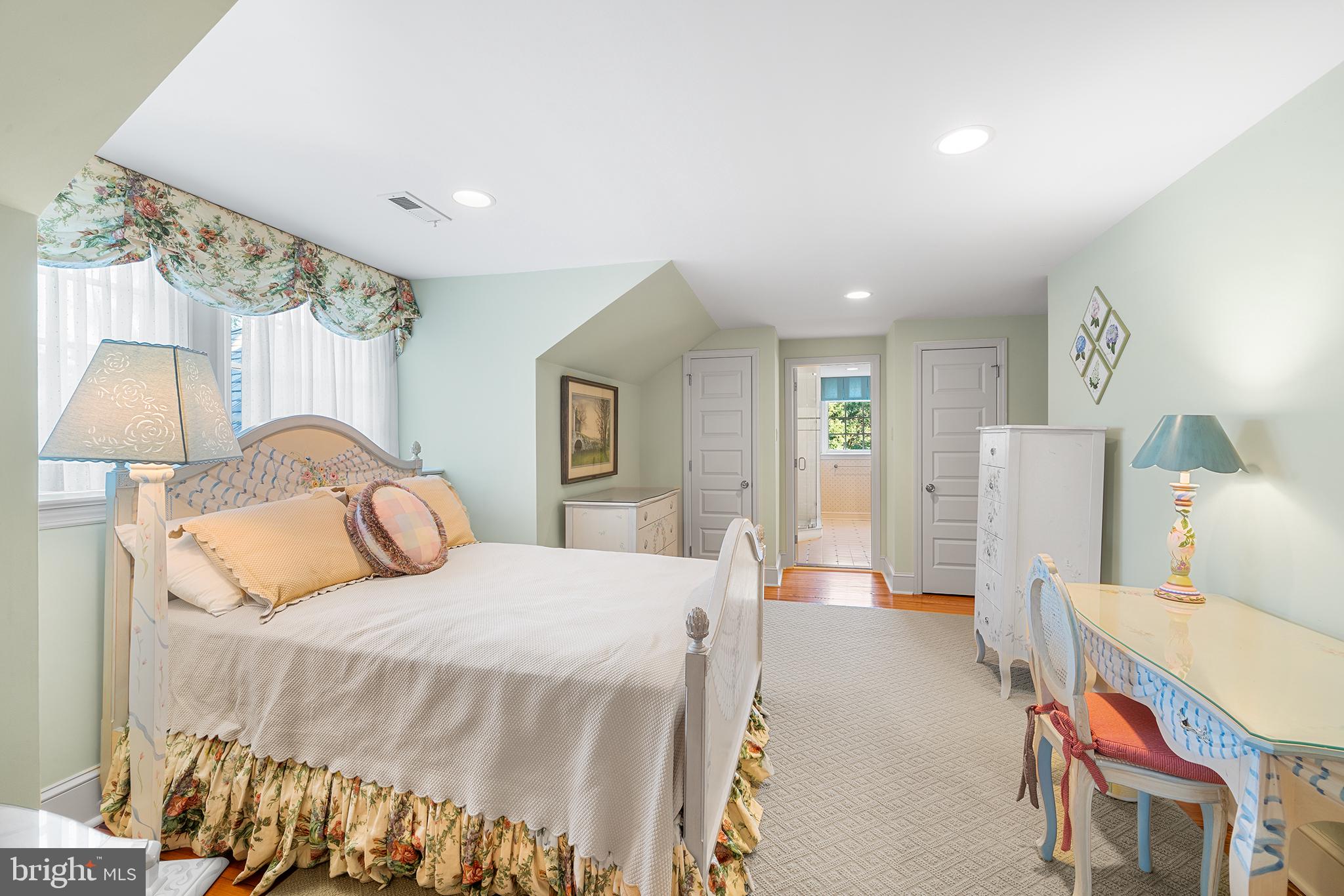 SOUTH WAYNE - Residential