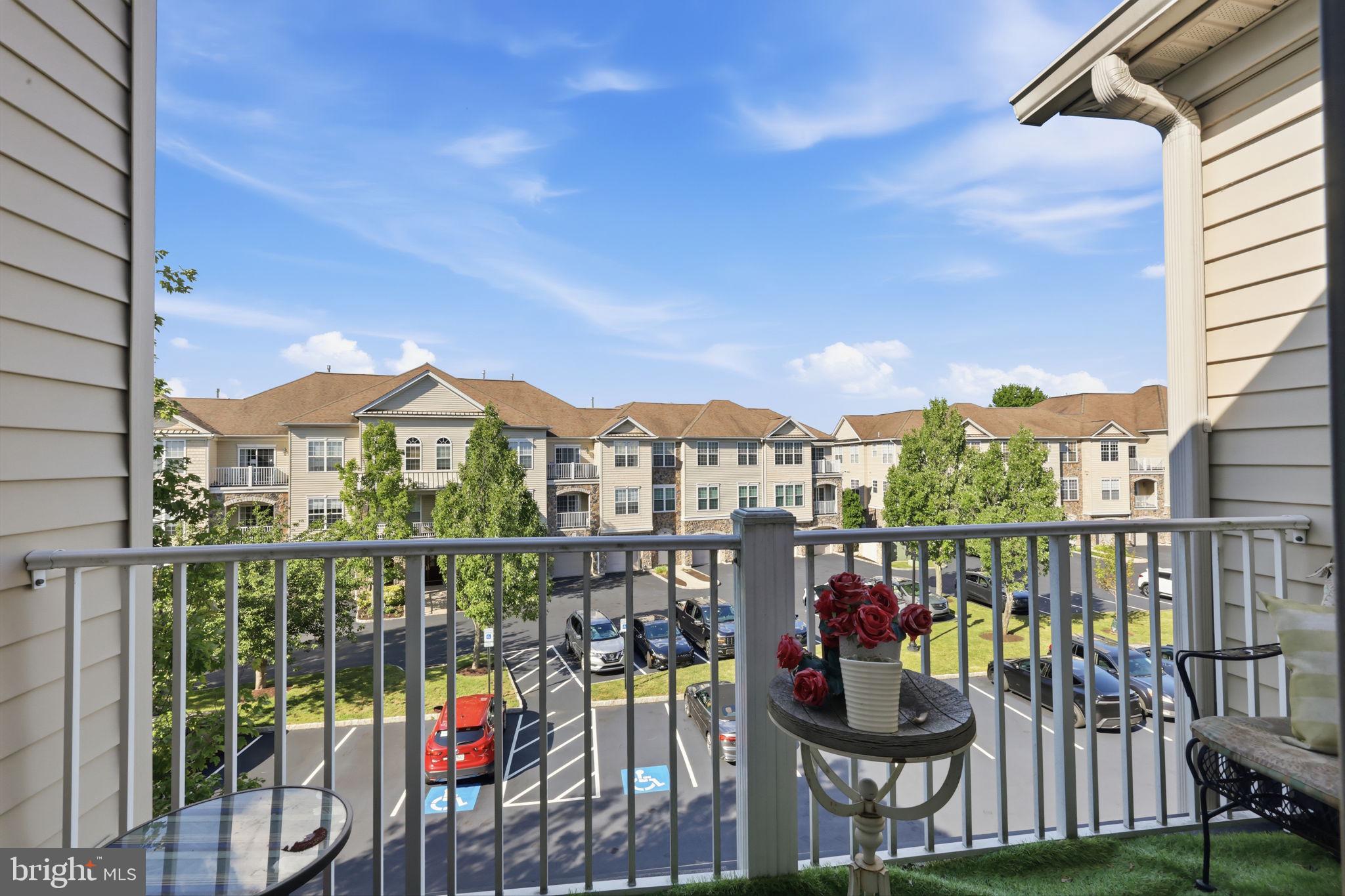 HERITAGE CR ESTS - Residential