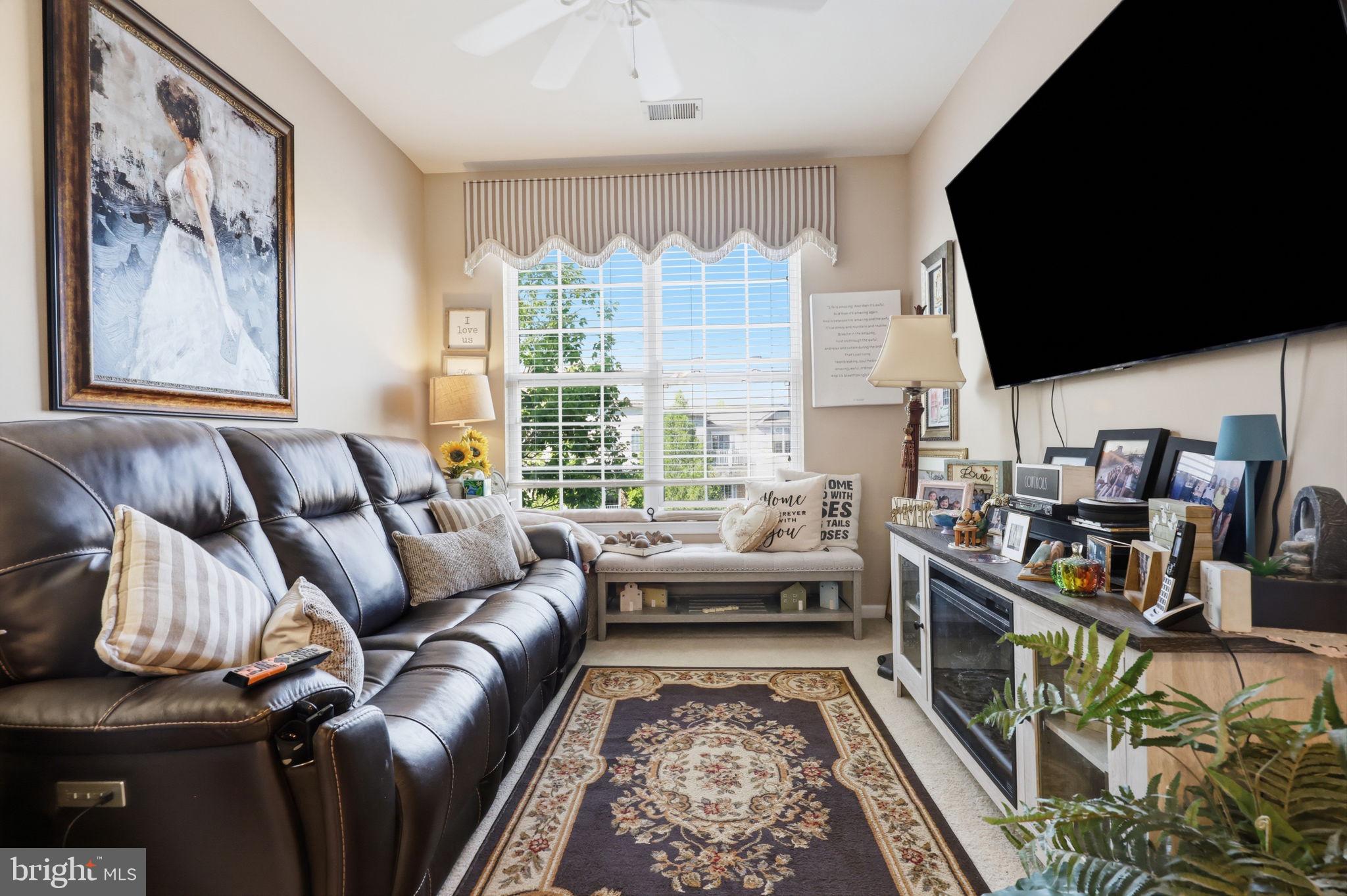 HERITAGE CR ESTS - Residential