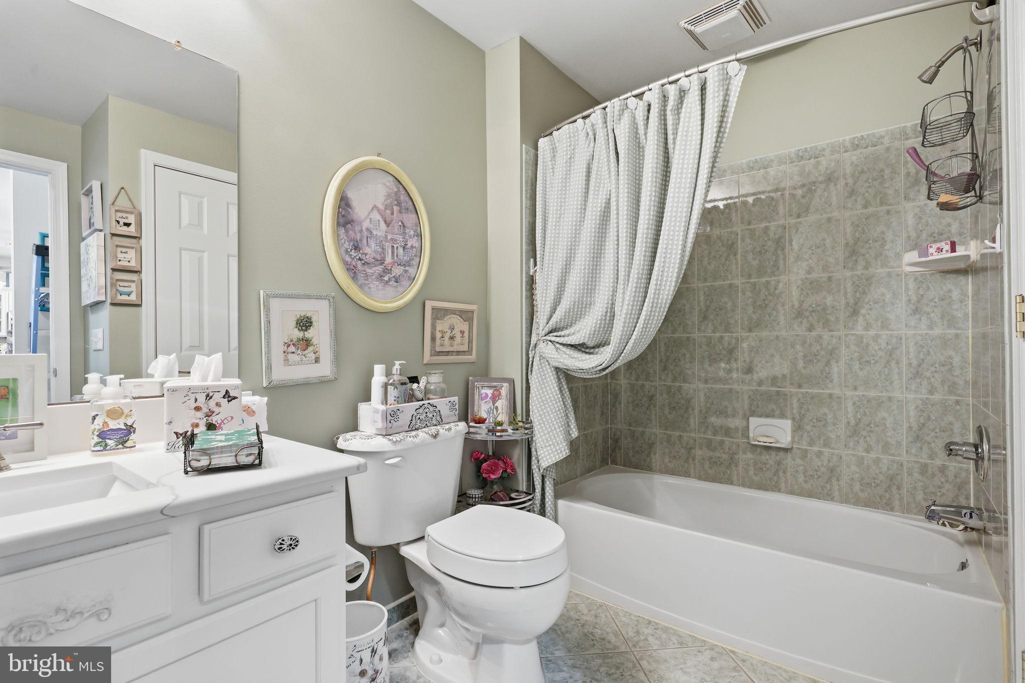 HERITAGE CR ESTS - Residential