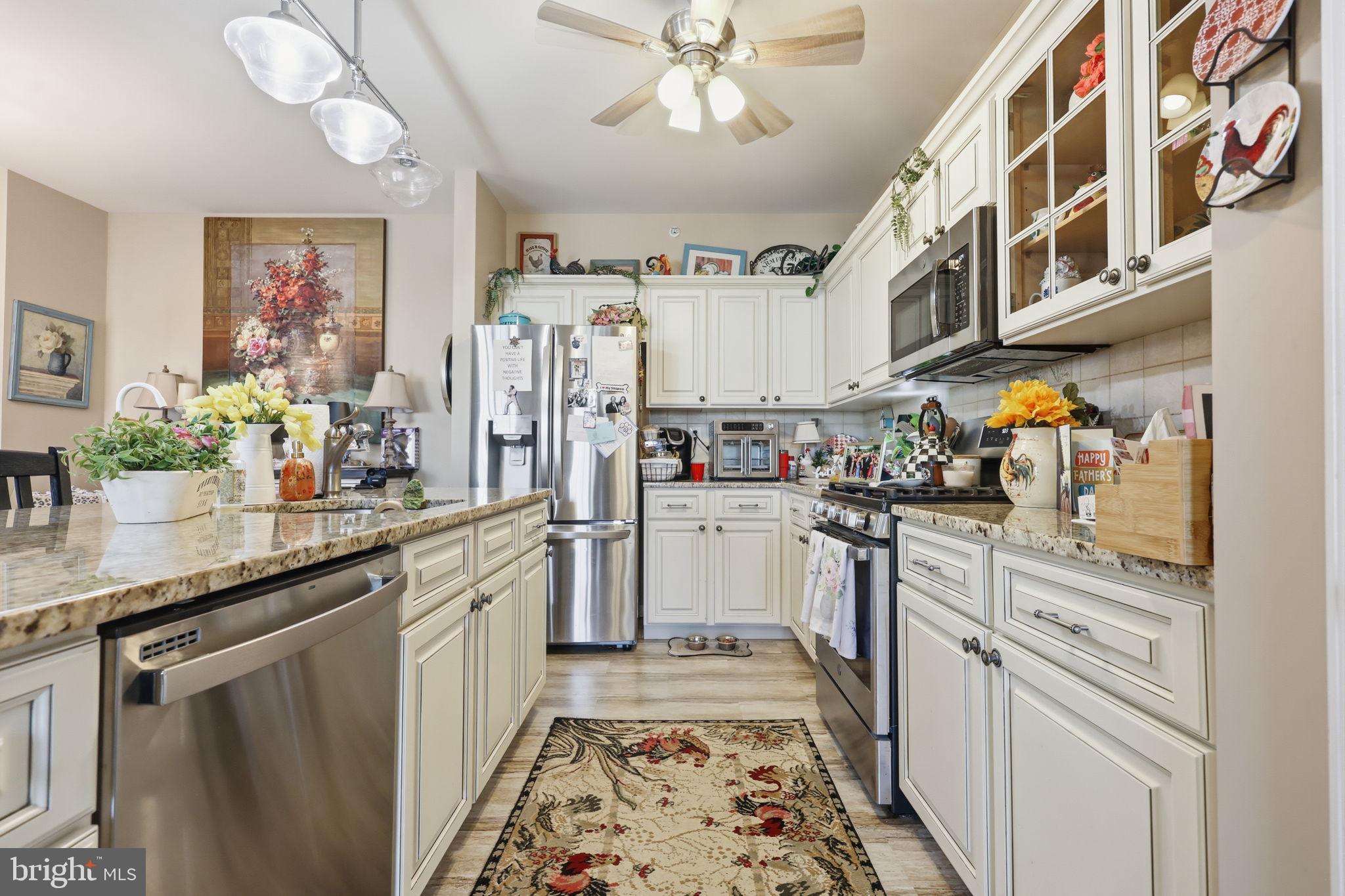 HERITAGE CR ESTS - Residential