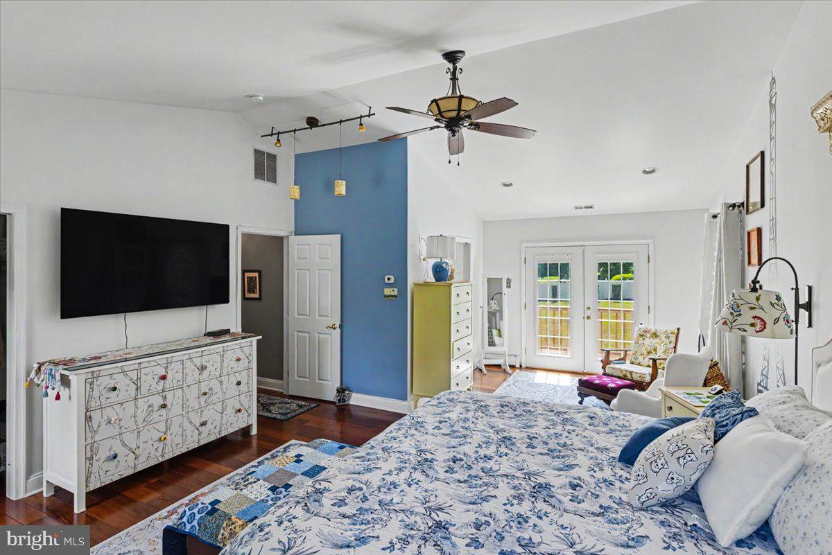 HOLLAND FARMS - Residential