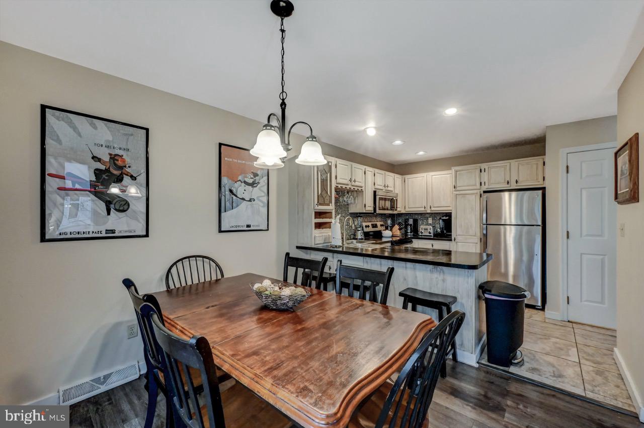 LAUREL WOODS - Residential