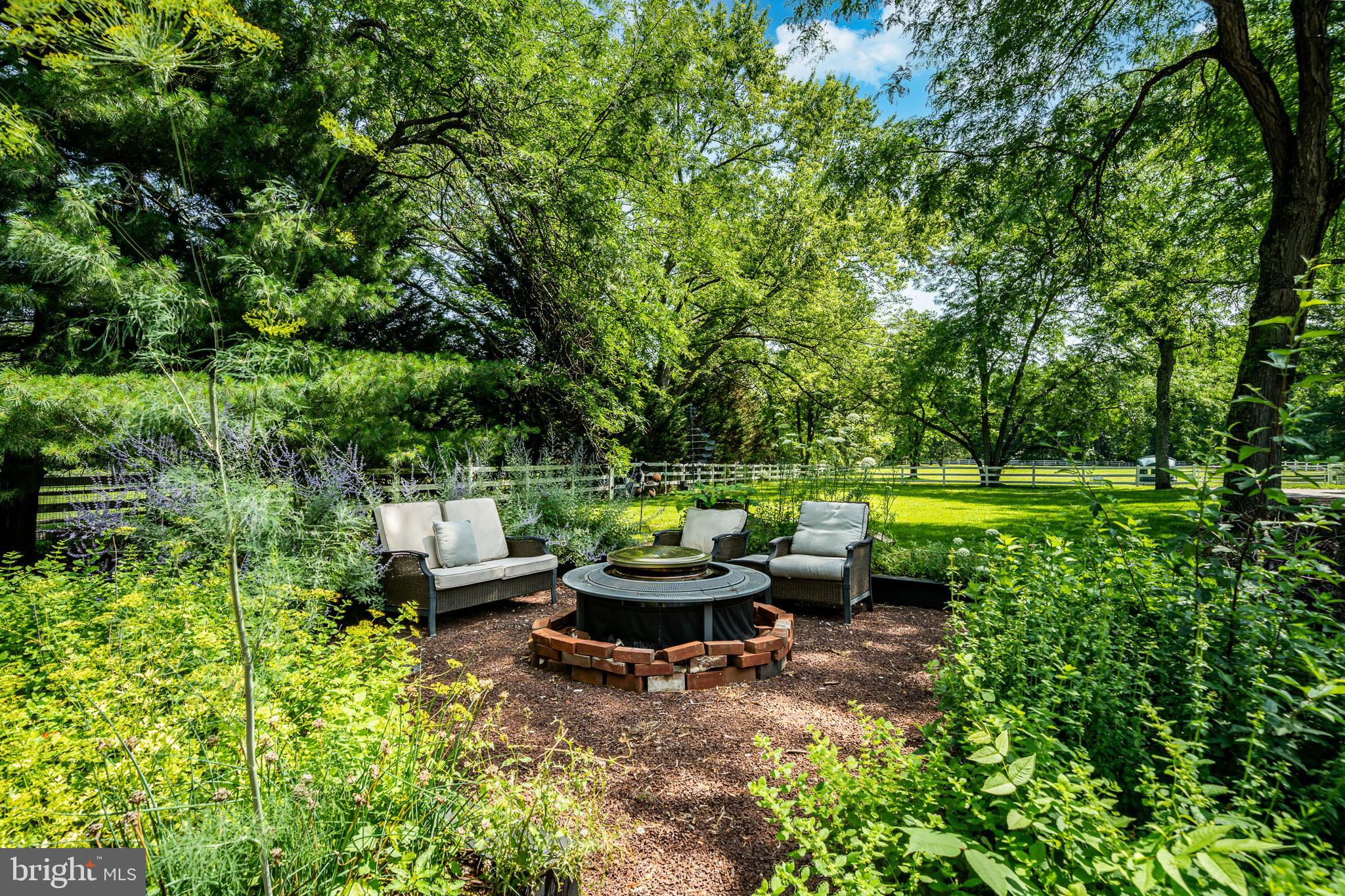 RADNOR HUNT - Residential